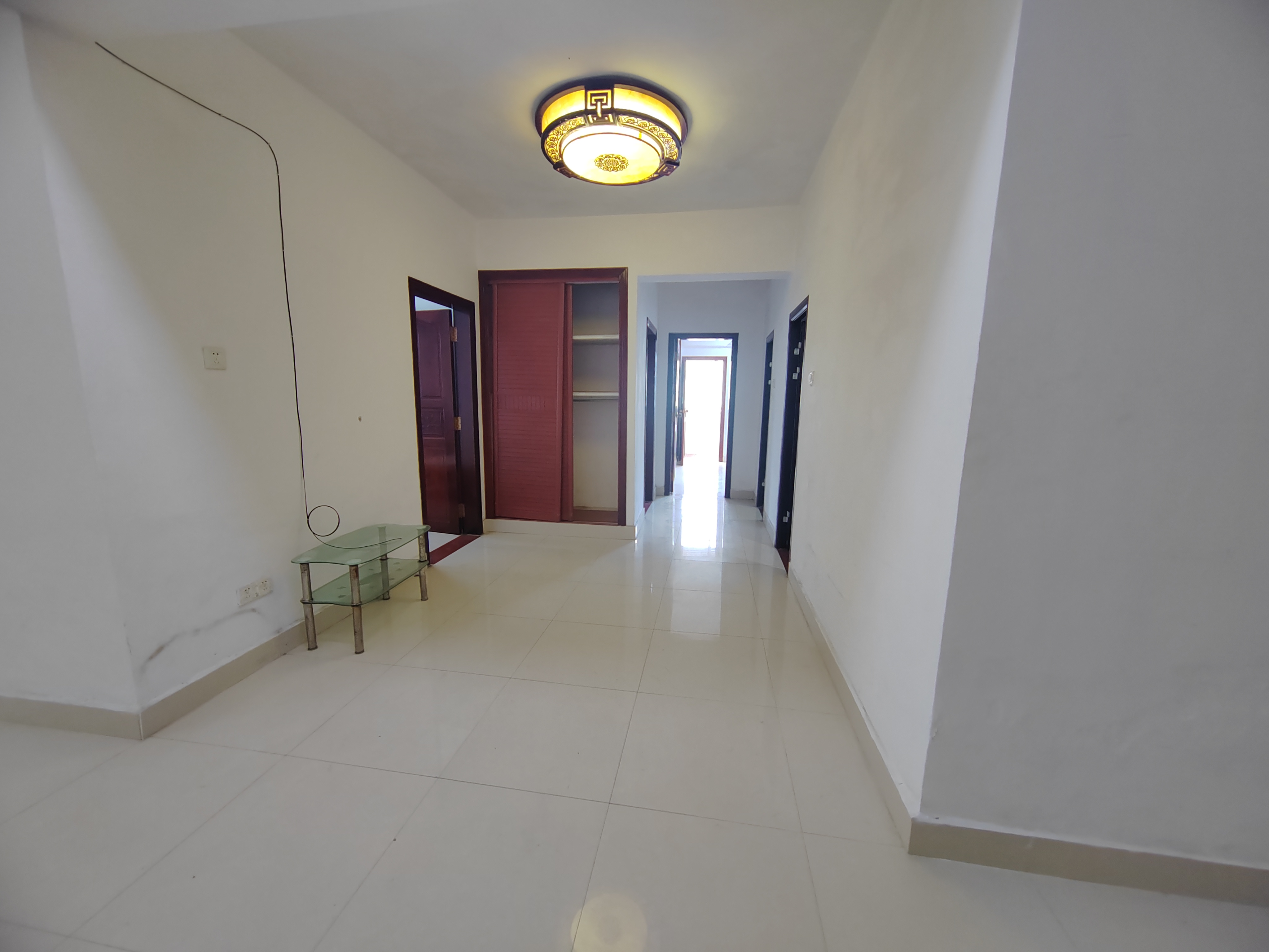 中一大厦  3室2厅2卫    2000.0元/月 中一大厦  3室2厅2卫    2000.0元/月室内图