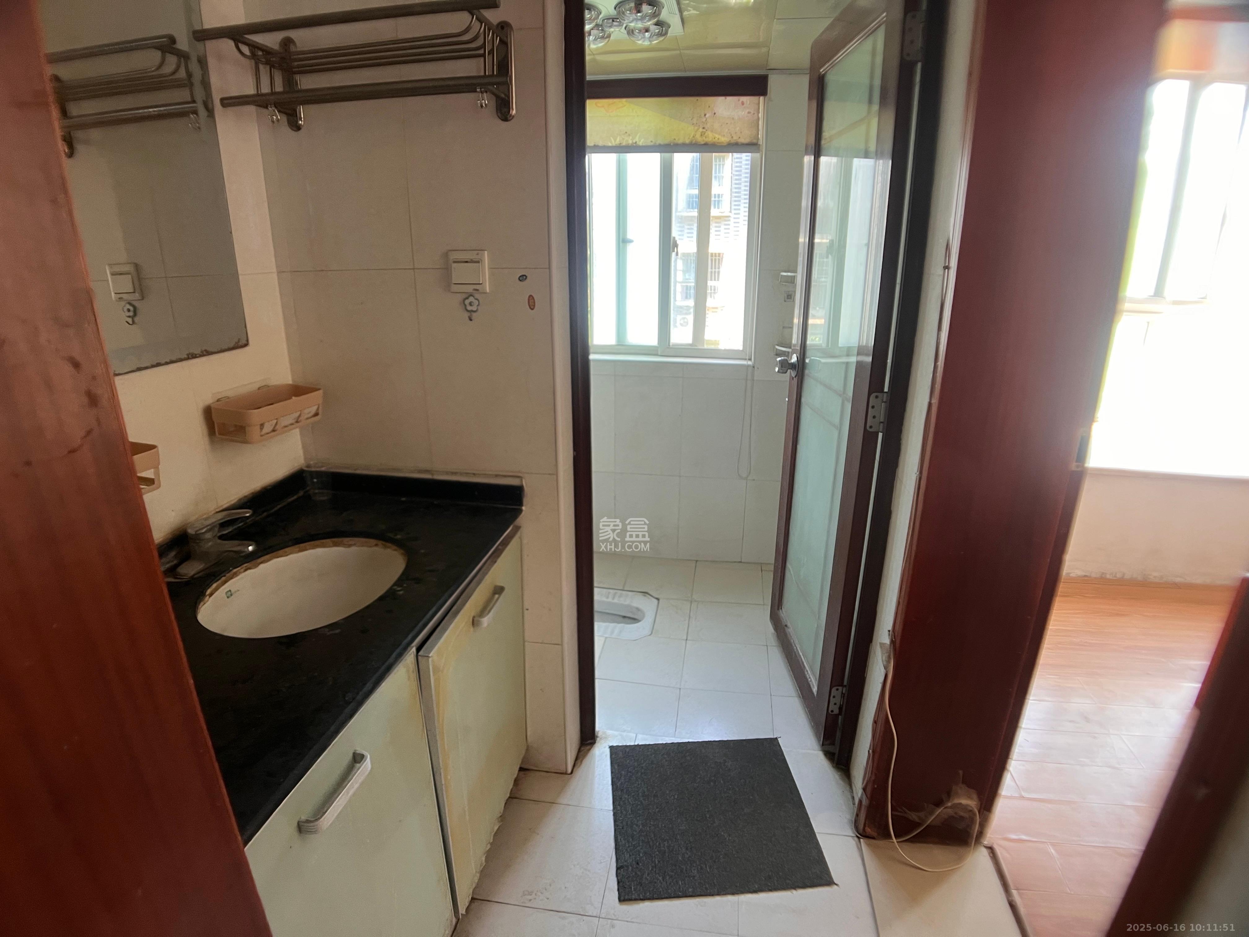 金麓西岸和苑  2室2厅1卫    1800.0元/月 金麓西岸和苑  2室2厅1卫    1800.0元/月室内图