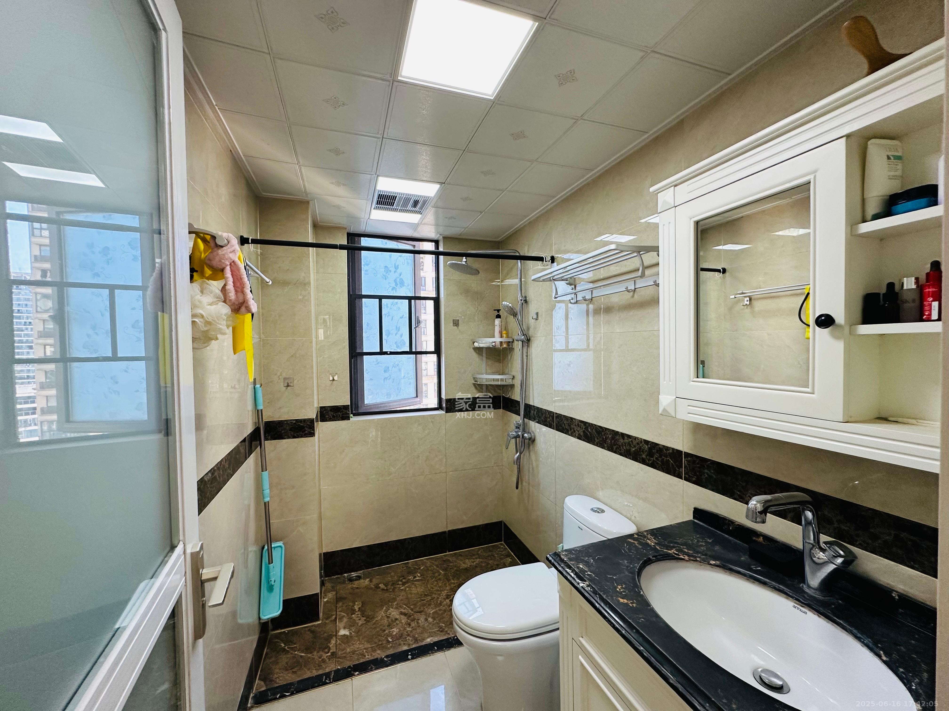 保利西海岸B区  5室2厅2卫    4500.0元/月 保利西海岸B区  5室2厅2卫    4500.0元/月室内图