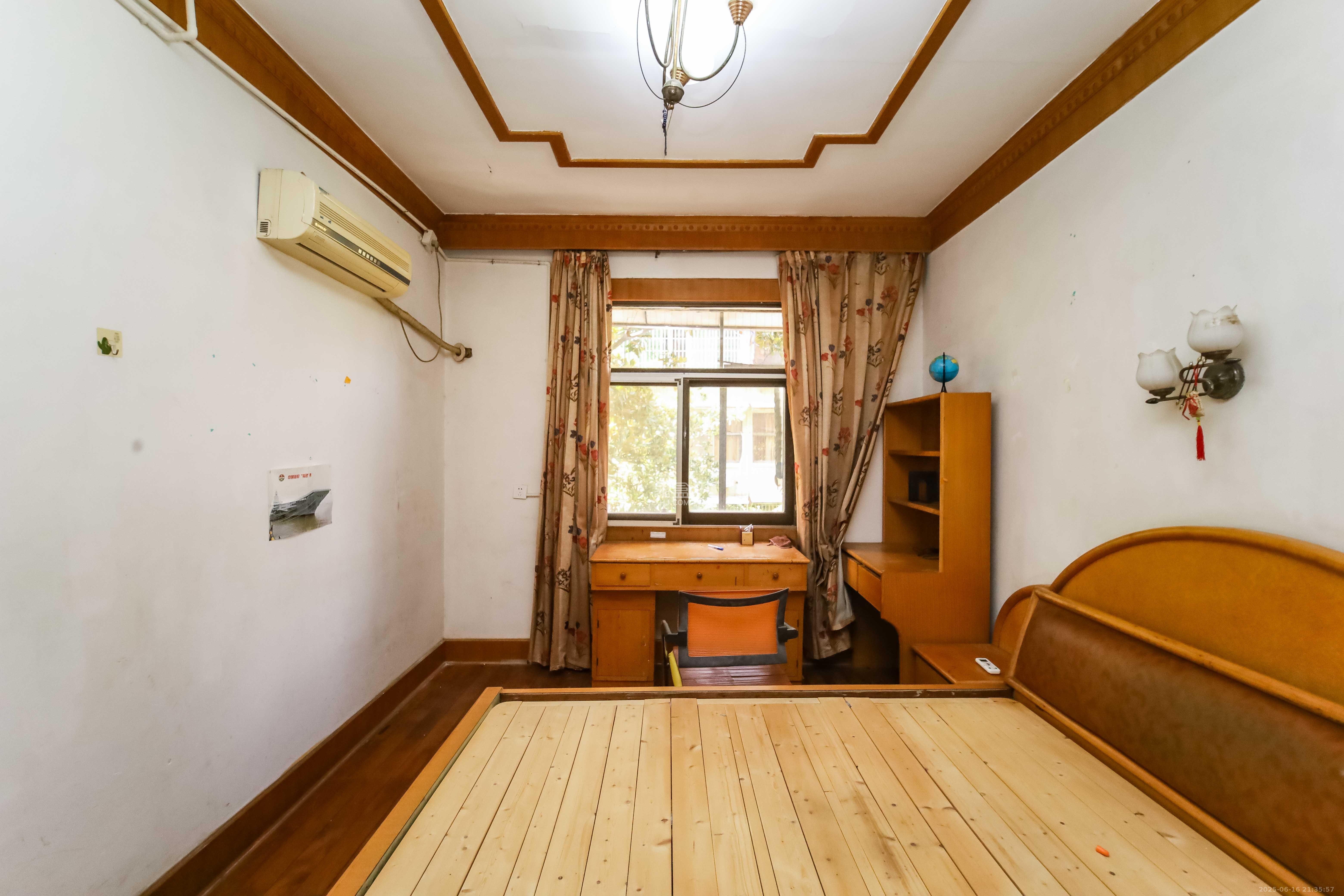 火星五片  2室2厅1卫    55.0万卧室