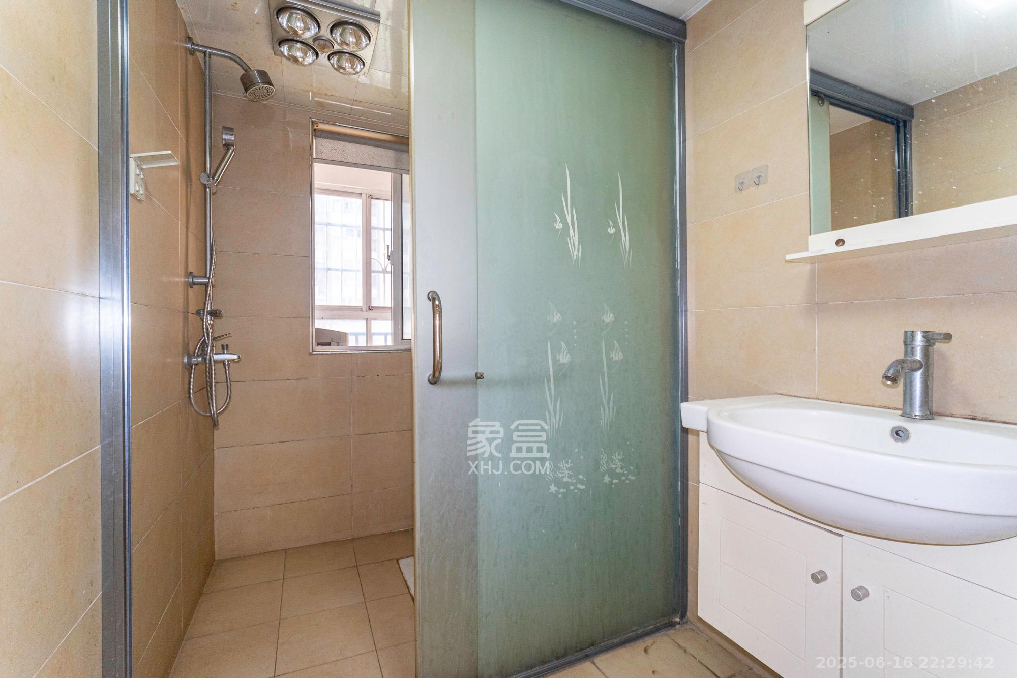 星城雅郡 3室2厅2卫 86.8万 星城雅郡 3室2厅2卫 86.8万卫生间