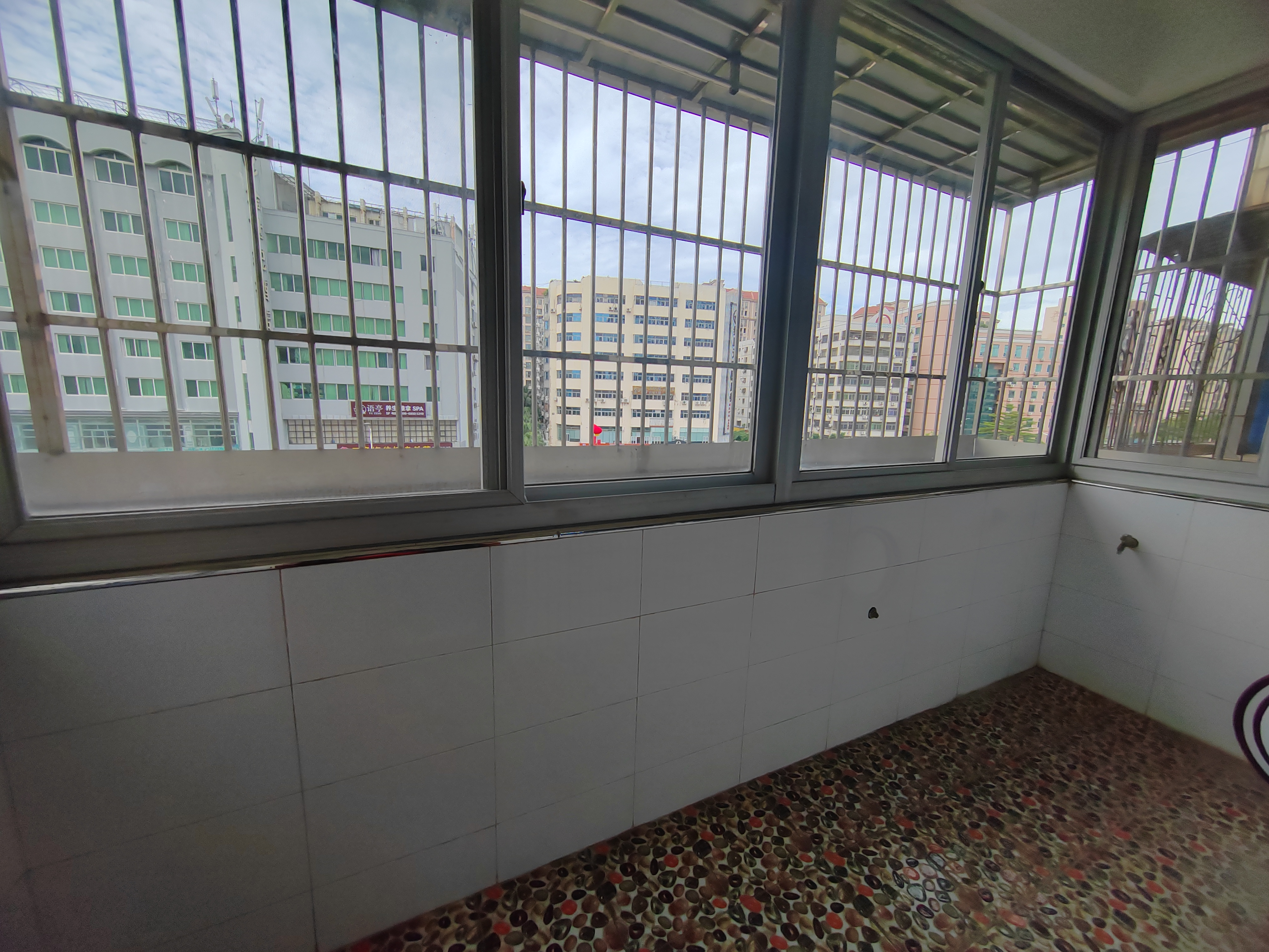 中一大厦  3室2厅2卫    2000.0元/月 中一大厦  3室2厅2卫    2000.0元/月室内图