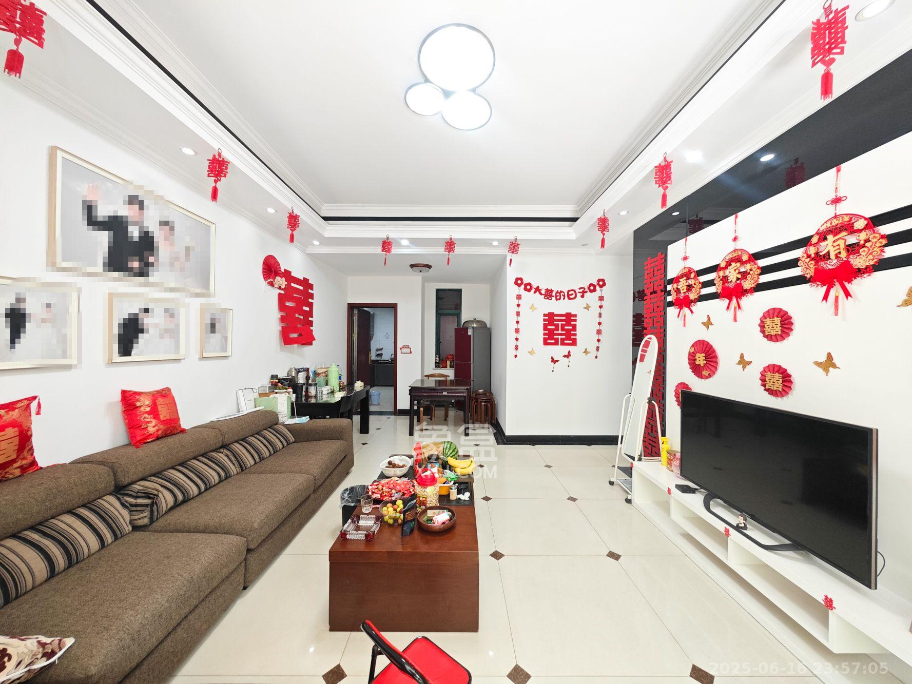 恒大城  3室2厅2卫    86.8万客厅