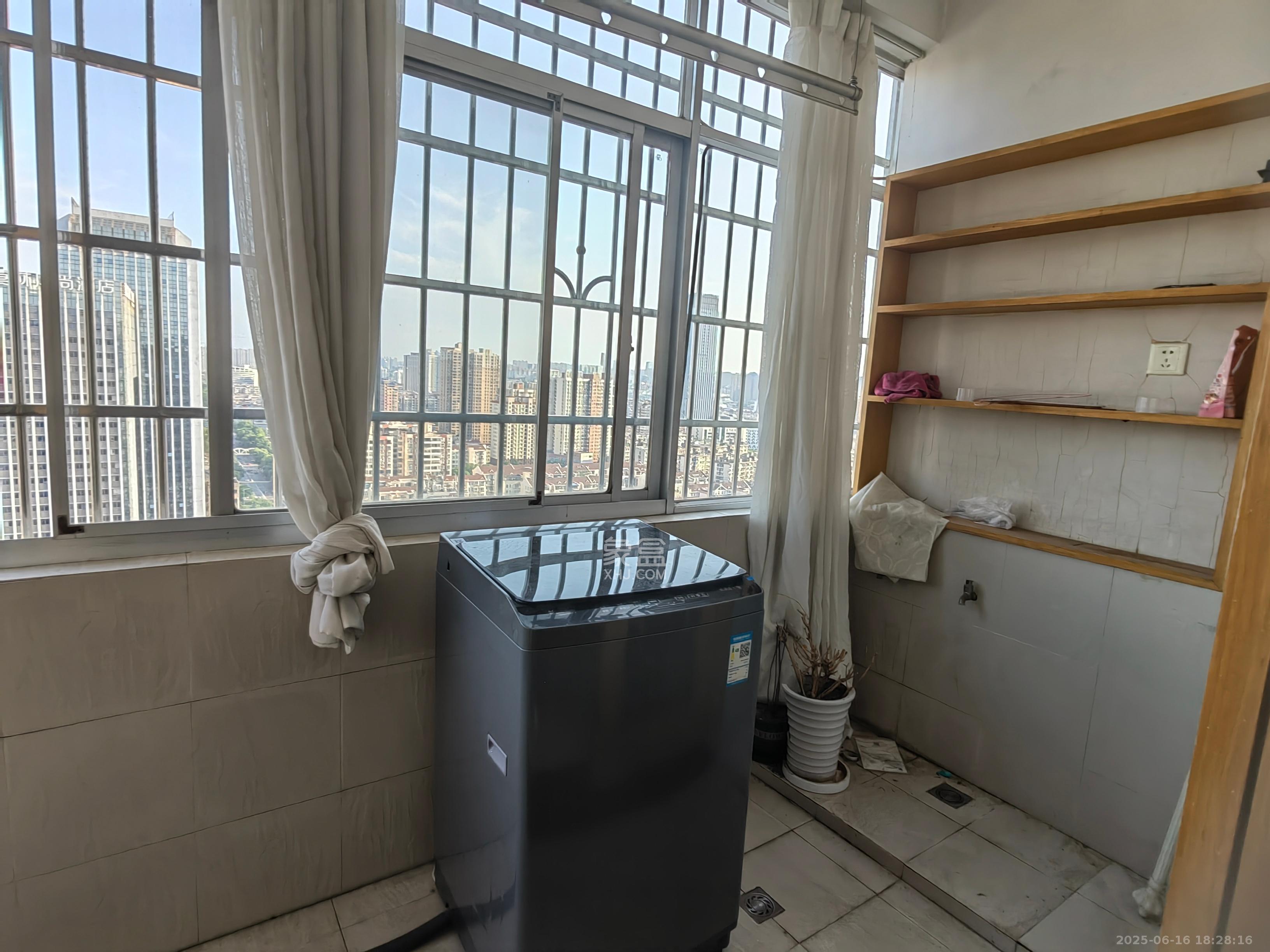 雄踞都市东家  2室2厅2卫    2200.0元/月室内图