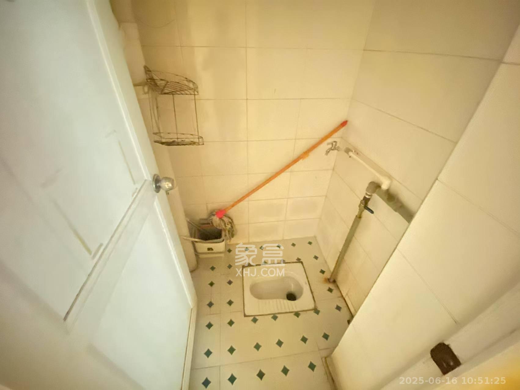 嘉逸名庭  3室2厅2卫   2200.00元/月室内图