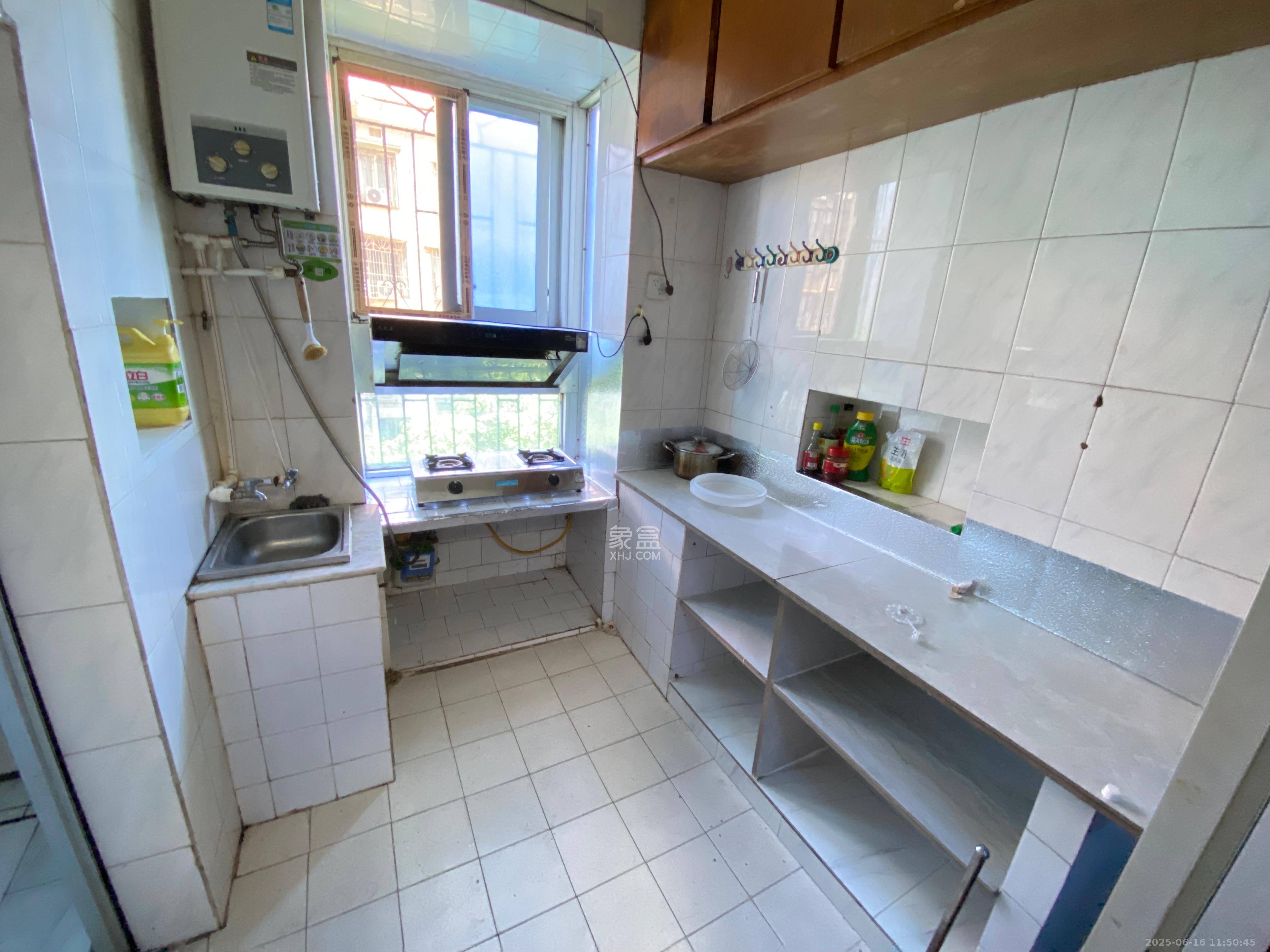 红旗区三片  2室1厅1卫    1500.0元/月室内图