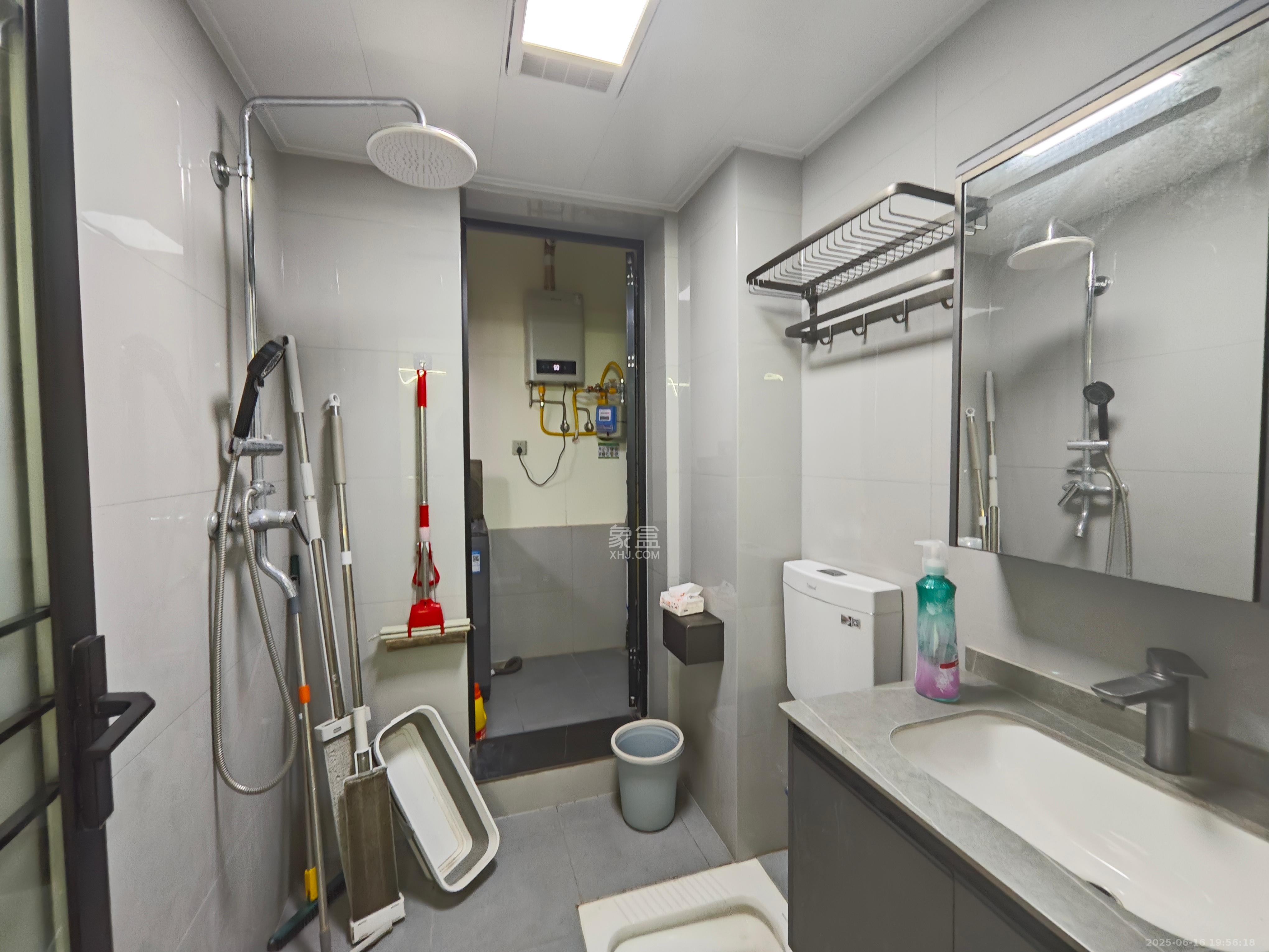 蔷薇国际 3室2厅1卫 2000.0元/月 蔷薇国际 3室2厅1卫 2000.0元/月室内图