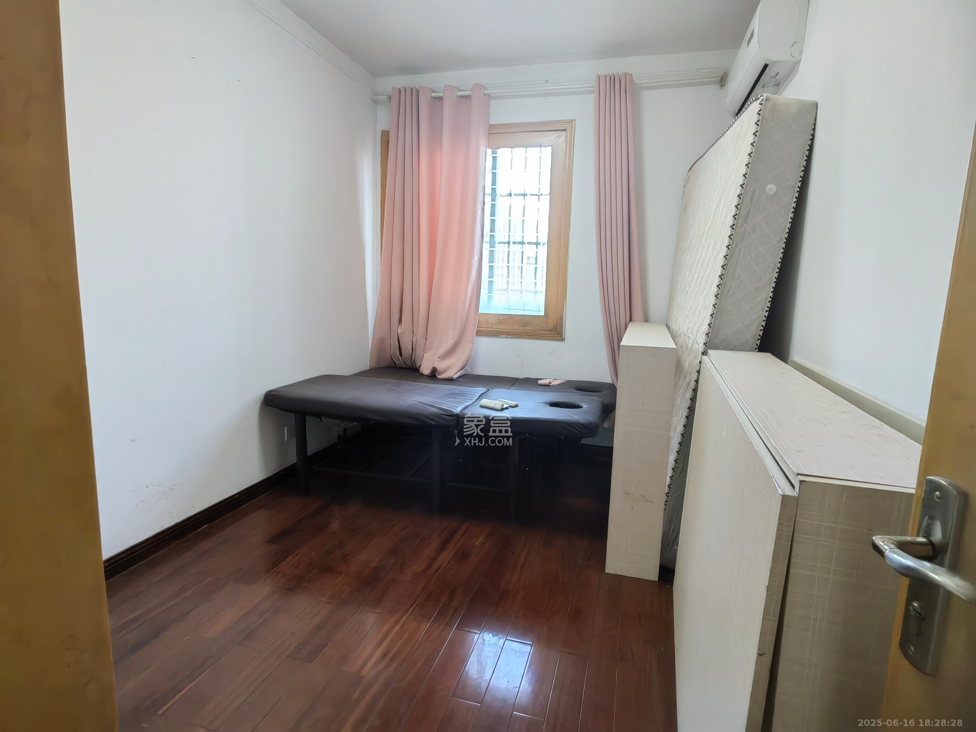 雄踞都市东家  2室2厅2卫    2200.0元/月室内图