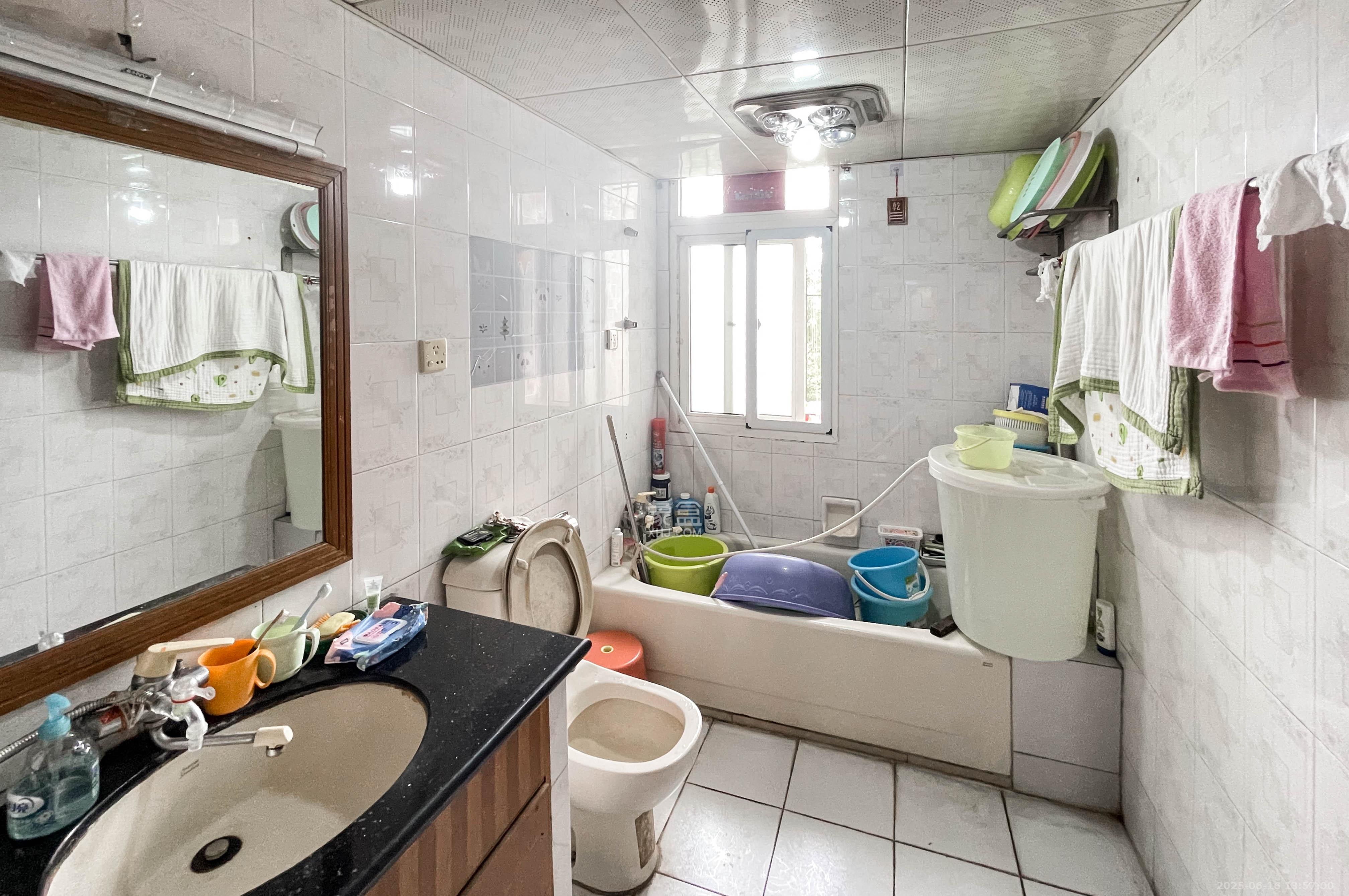 安塑宿舍 4室2厅2卫 86.0万 安塑宿舍 4室2厅2卫 86.0万卫生间