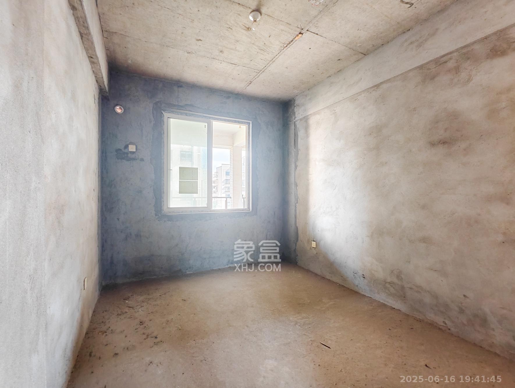 华银天际 4室2厅2卫 88.0万 华银天际 4室2厅2卫 88.0万卧室