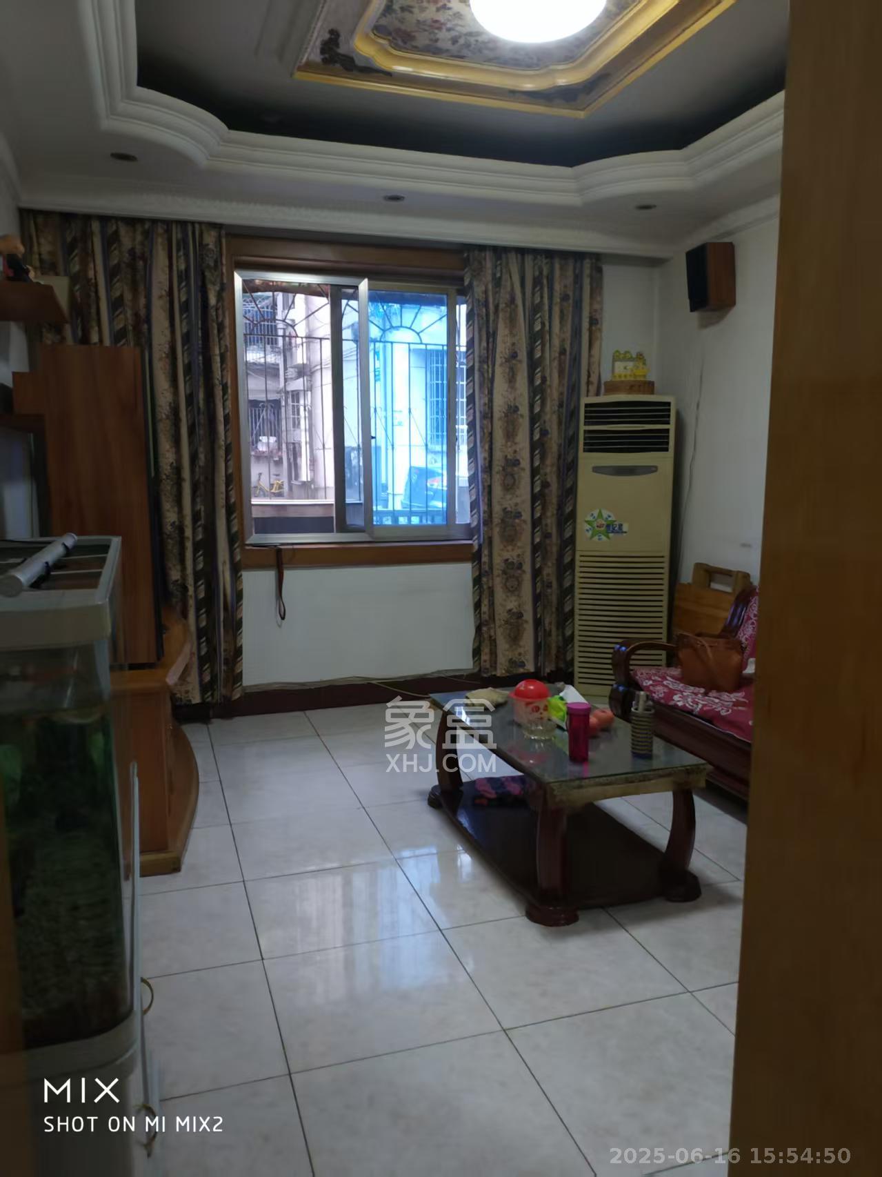 德雅村邮电器材宿舍 4室2厅1卫 1800.0元/月 德雅村邮电器材宿舍 4室2厅1卫 1800.0元/月室内图