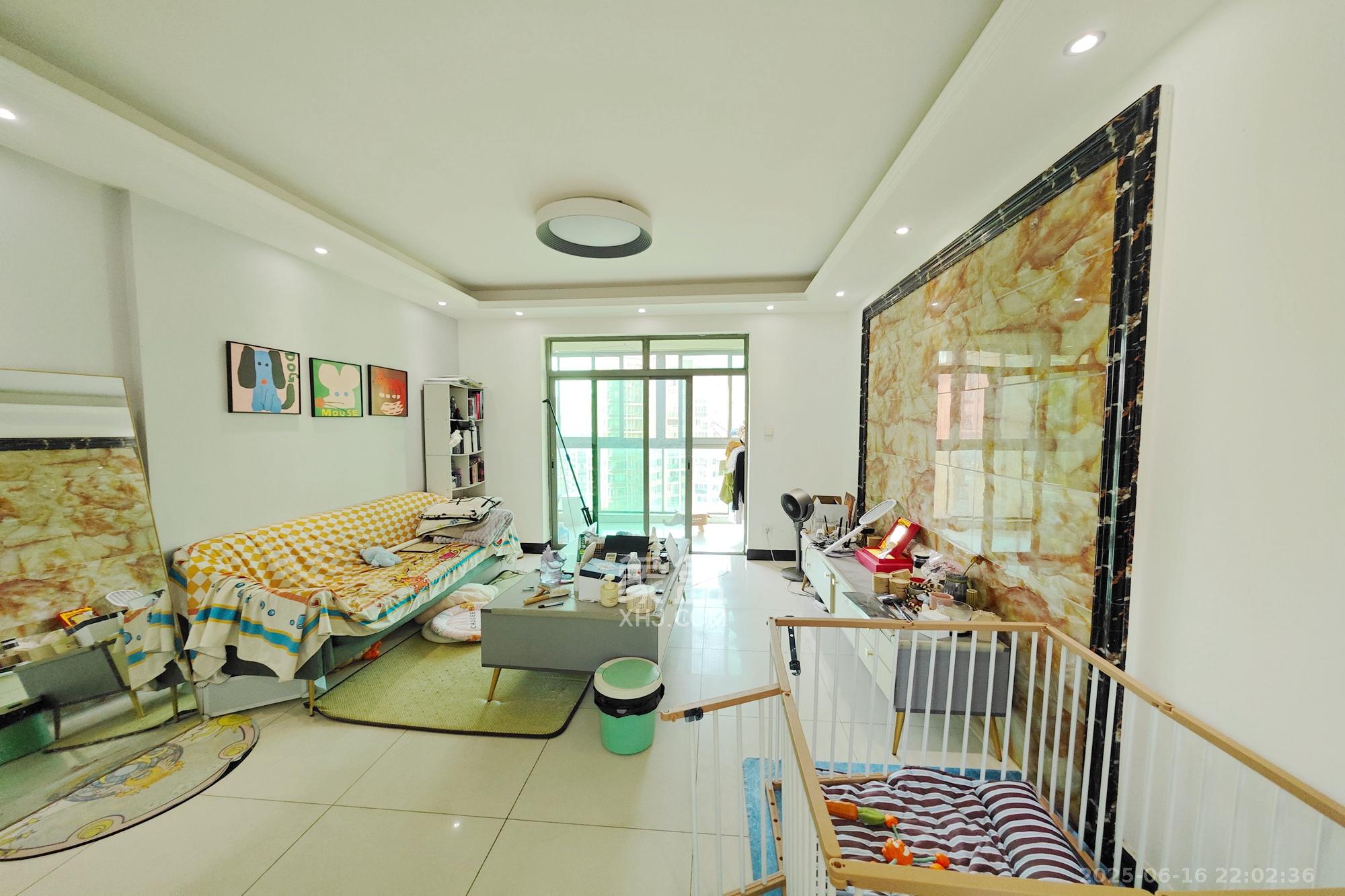 新城新世界一二三期  3室2厅1卫    89.0万客厅