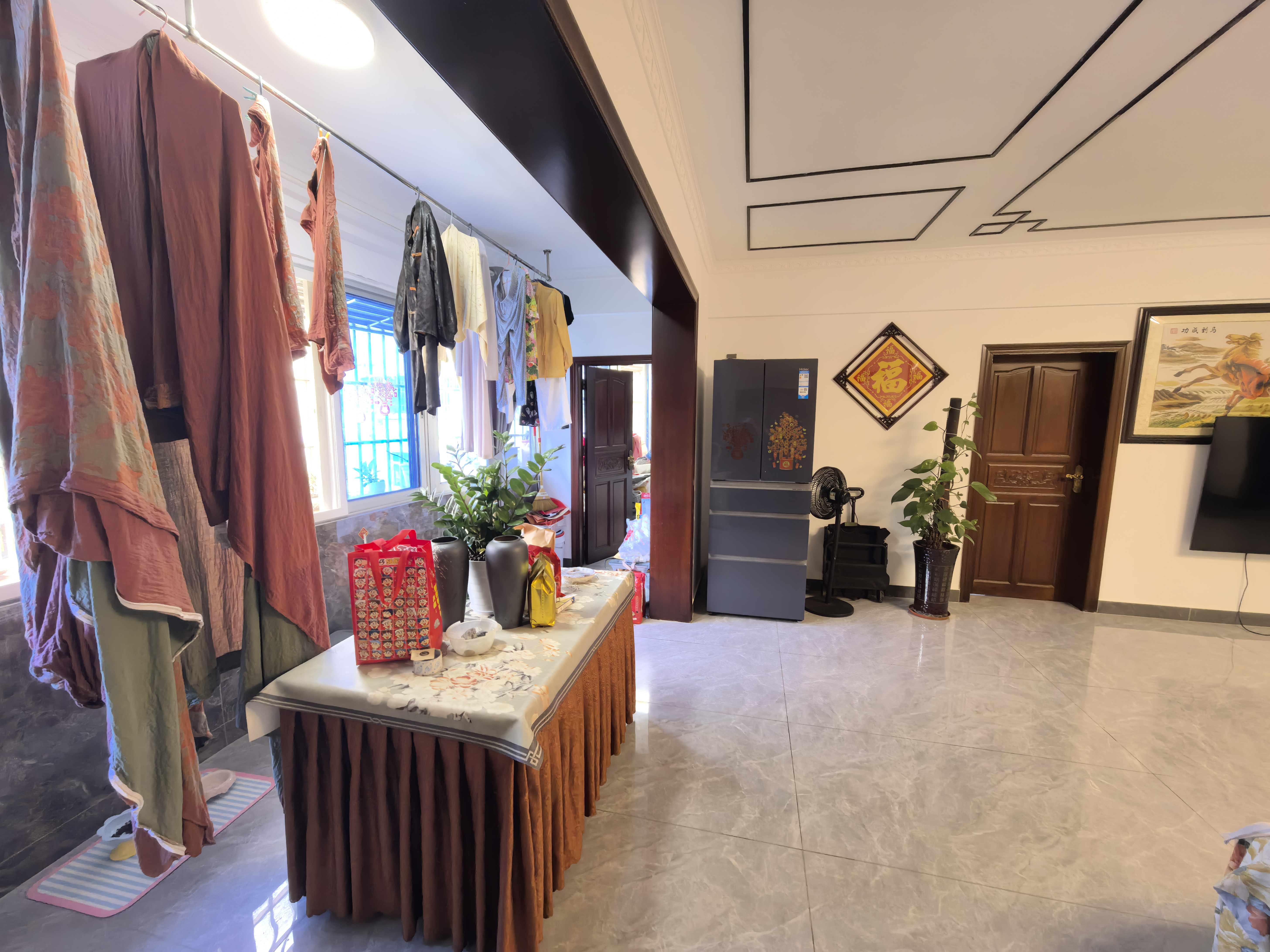 百金城小区  3室2厅2卫   155.00万客厅