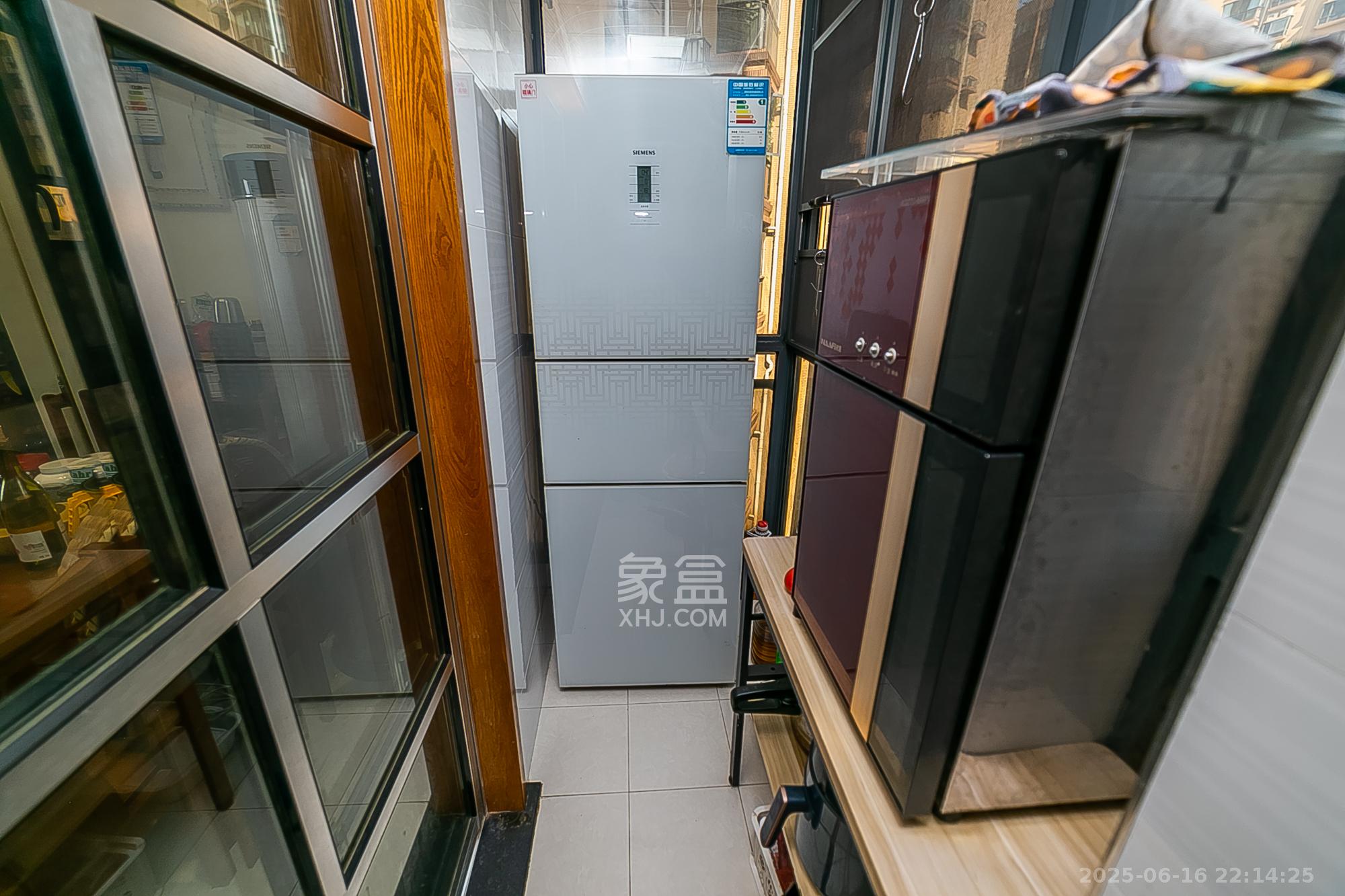 兴威帕克水岸  3室2厅2卫   138.00万阳台