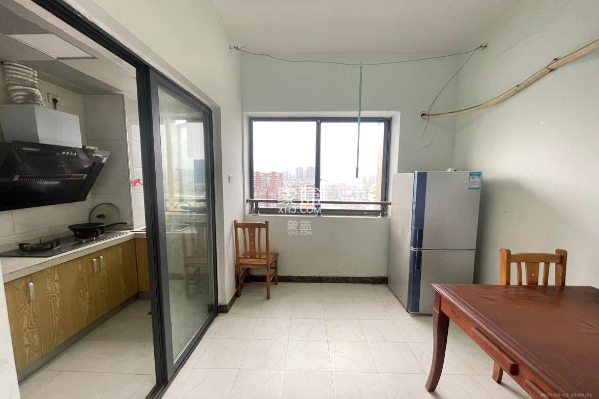 和隆花半里  1室0厅0卫    1400.0元/月 和隆花半里  1室0厅0卫    1400.0元/月室内图