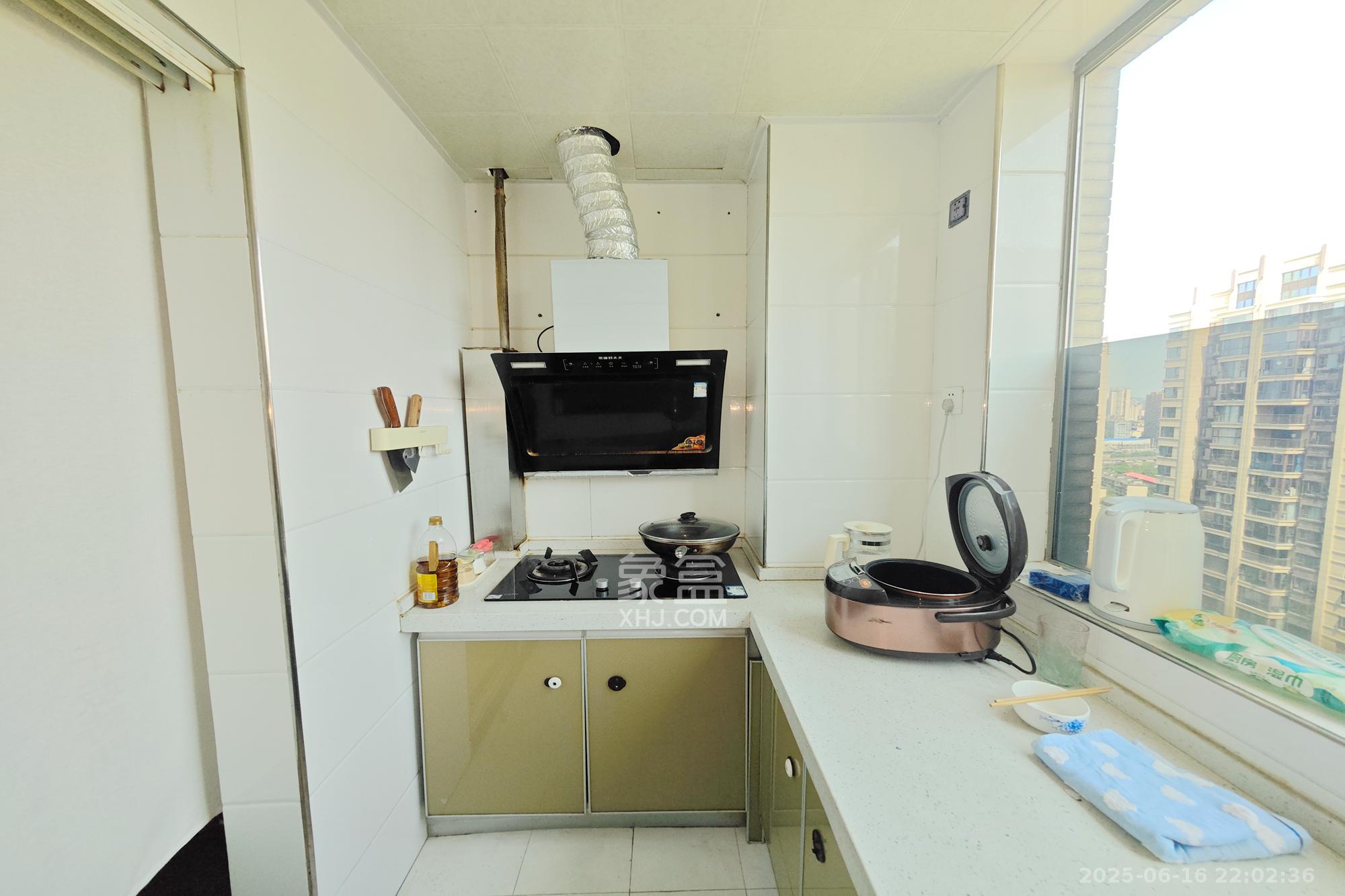 新城新世界一二三期  3室2厅1卫    89.0万厨房