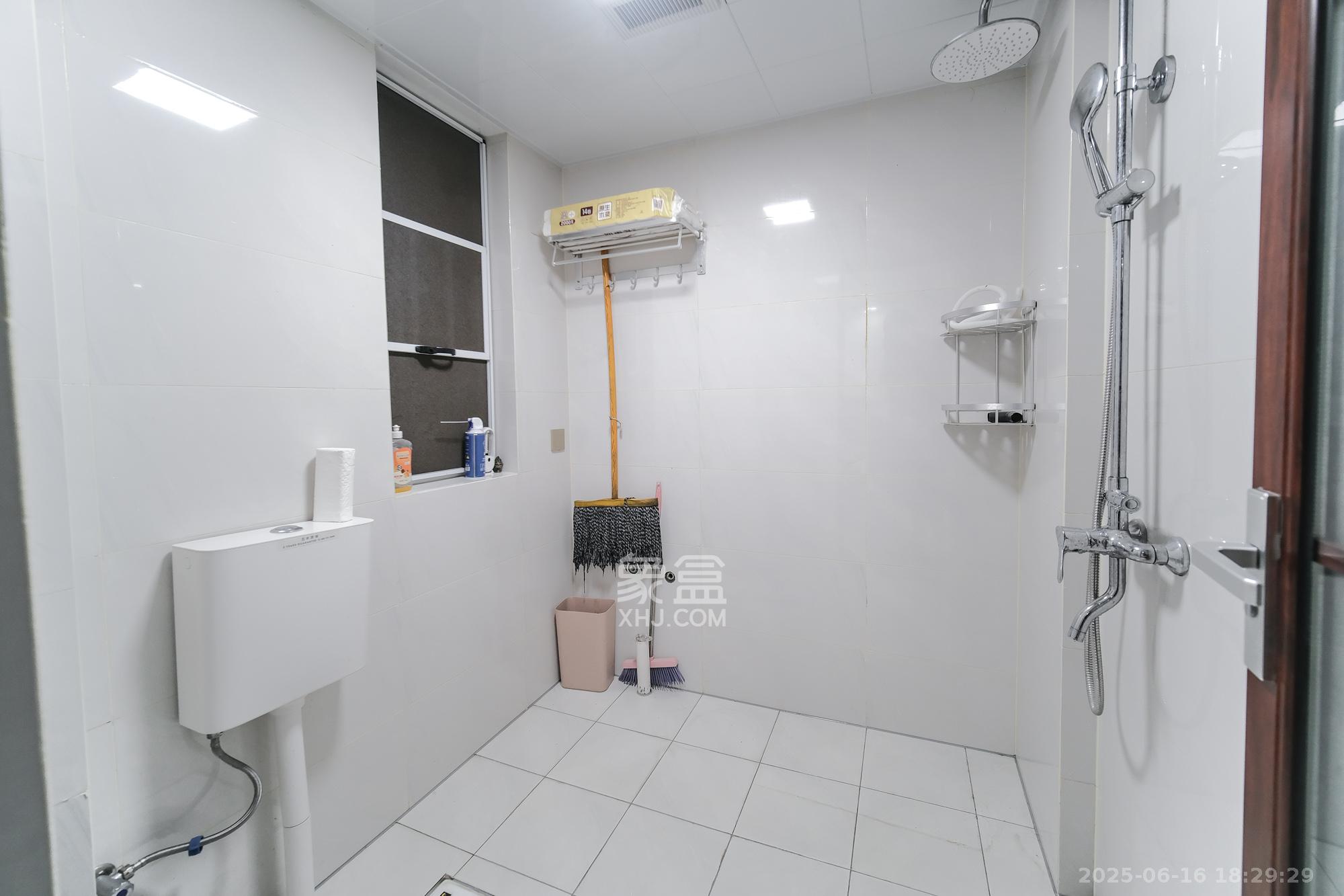 荣盛花语城  2室2厅1卫    48.8万 荣盛花语城  2室2厅1卫    48.8万卫生间