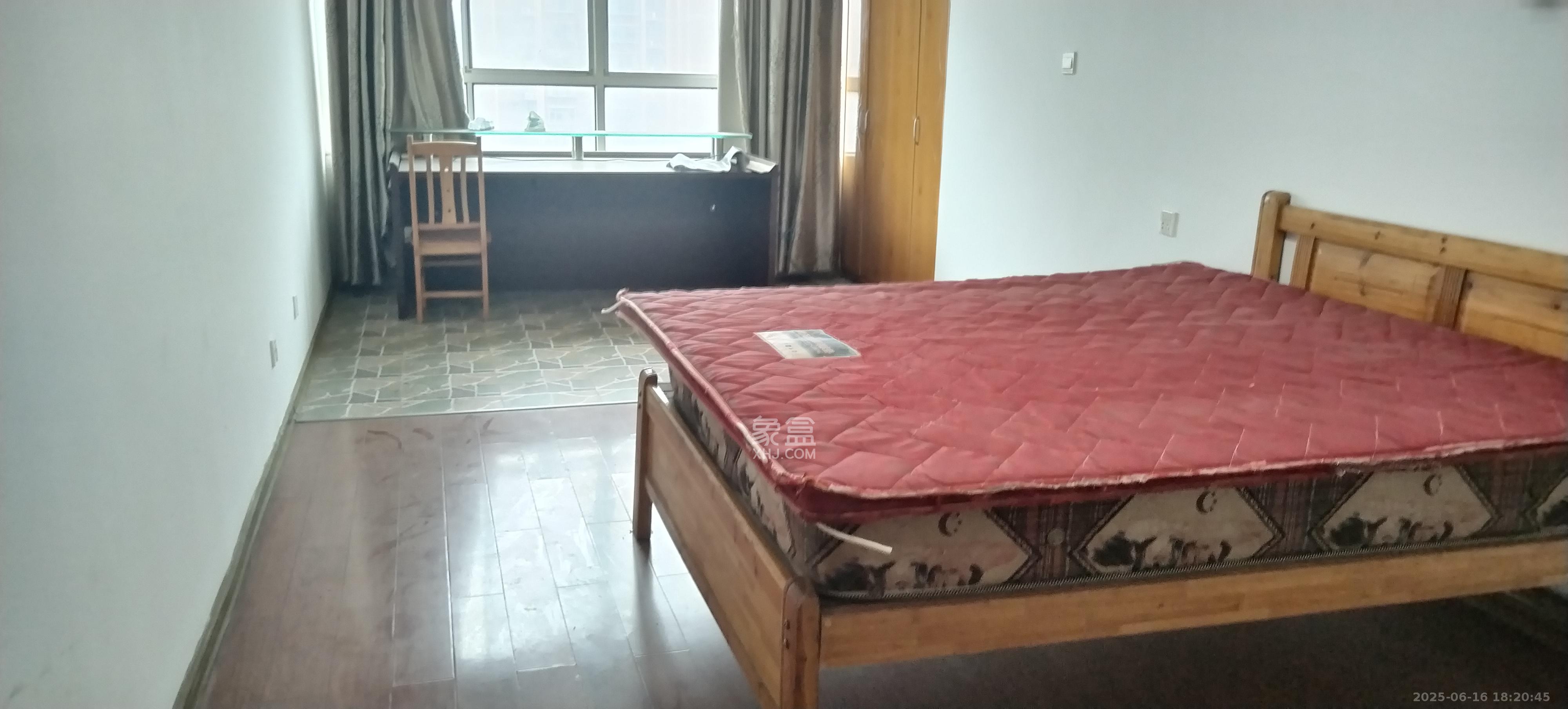 湘林家园(湘林小区电梯房) 5室2厅2卫 4200.0元/月 湘林家园(湘林小区电梯房) 5室2厅2卫 4200.0元/月室内图