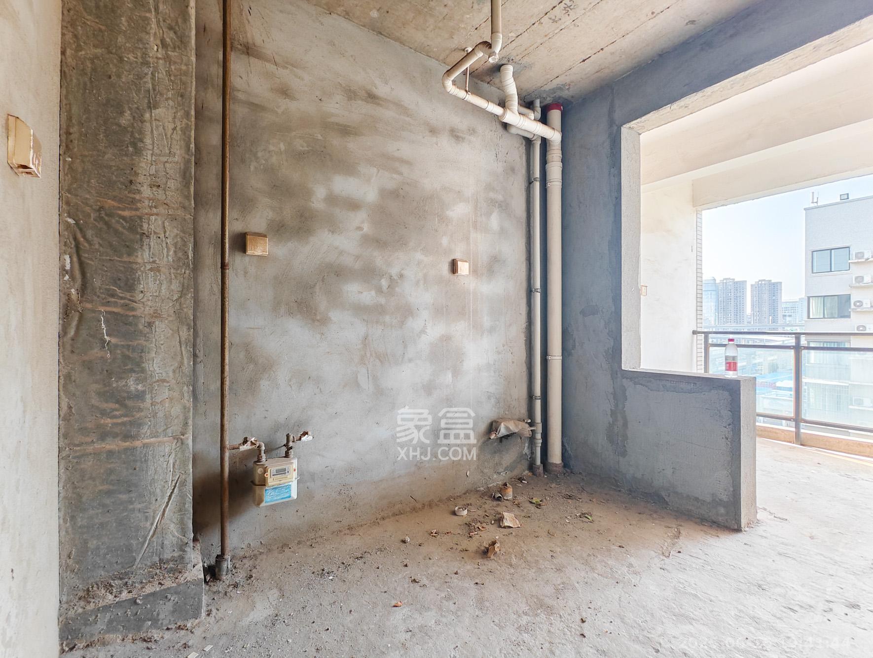 华银天际 4室2厅2卫 88.0万 华银天际 4室2厅2卫 88.0万阳台