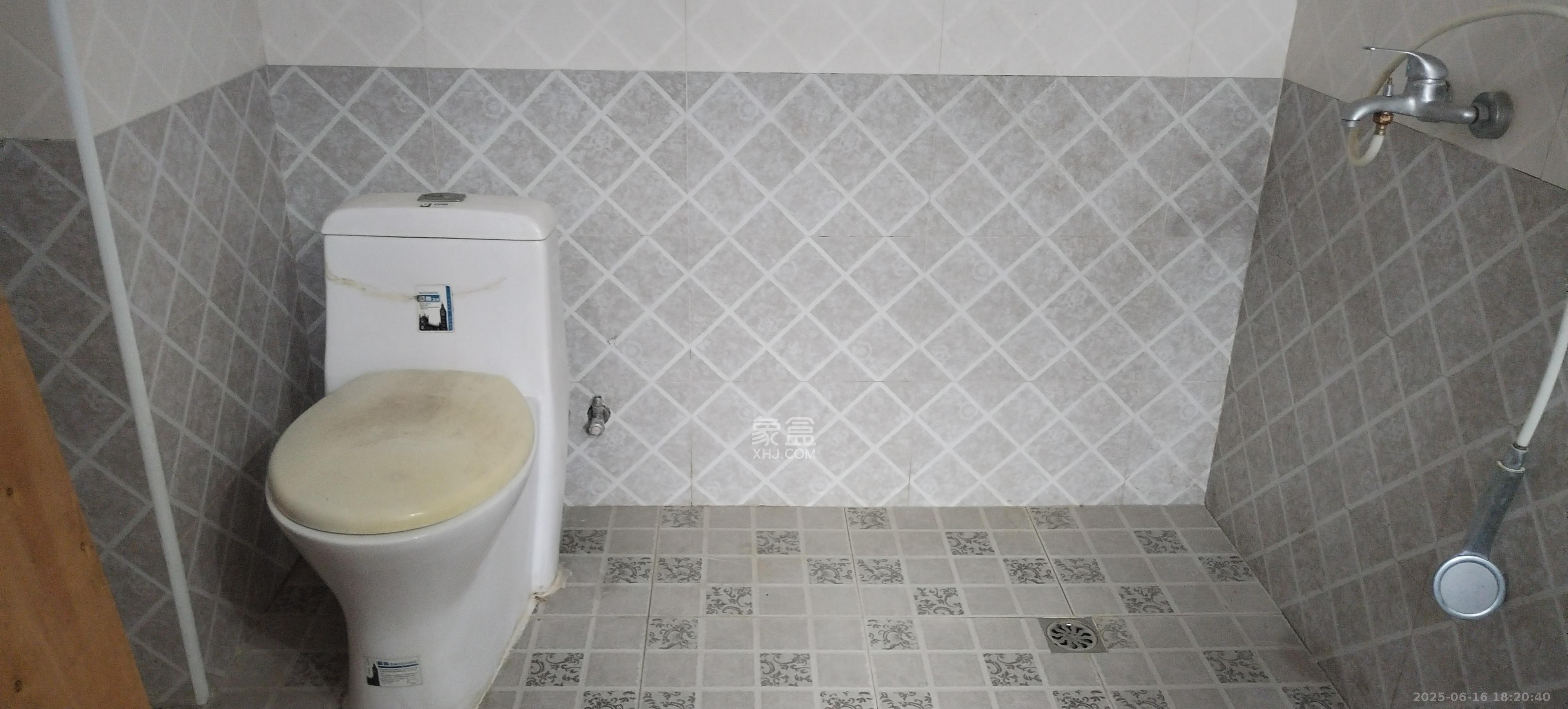 湘林家园(湘林小区电梯房) 5室2厅2卫 4200.0元/月 湘林家园(湘林小区电梯房) 5室2厅2卫 4200.0元/月室内图