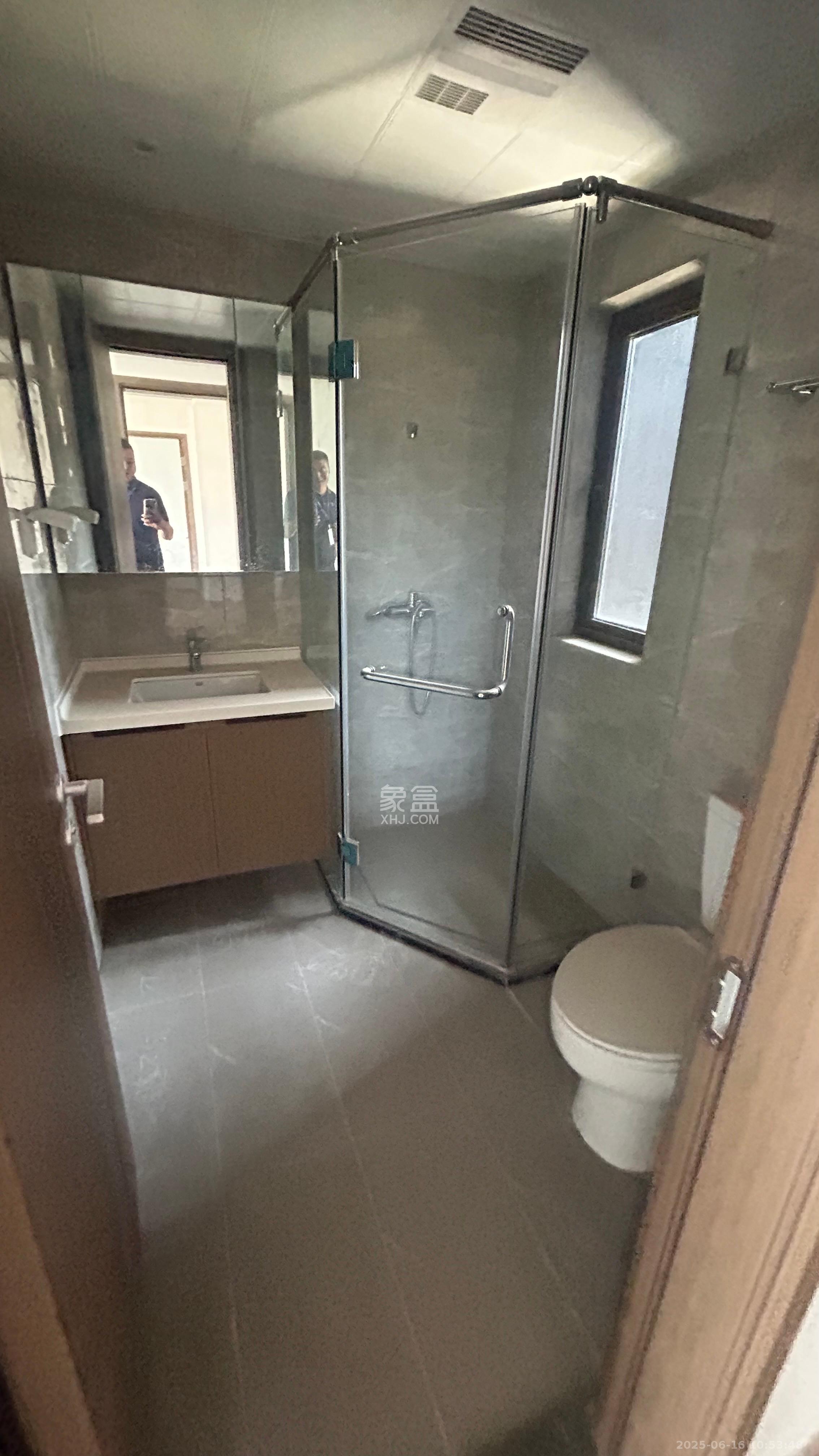 蓝光雍锦府  3室2厅2卫   1800.00元/月室内图
