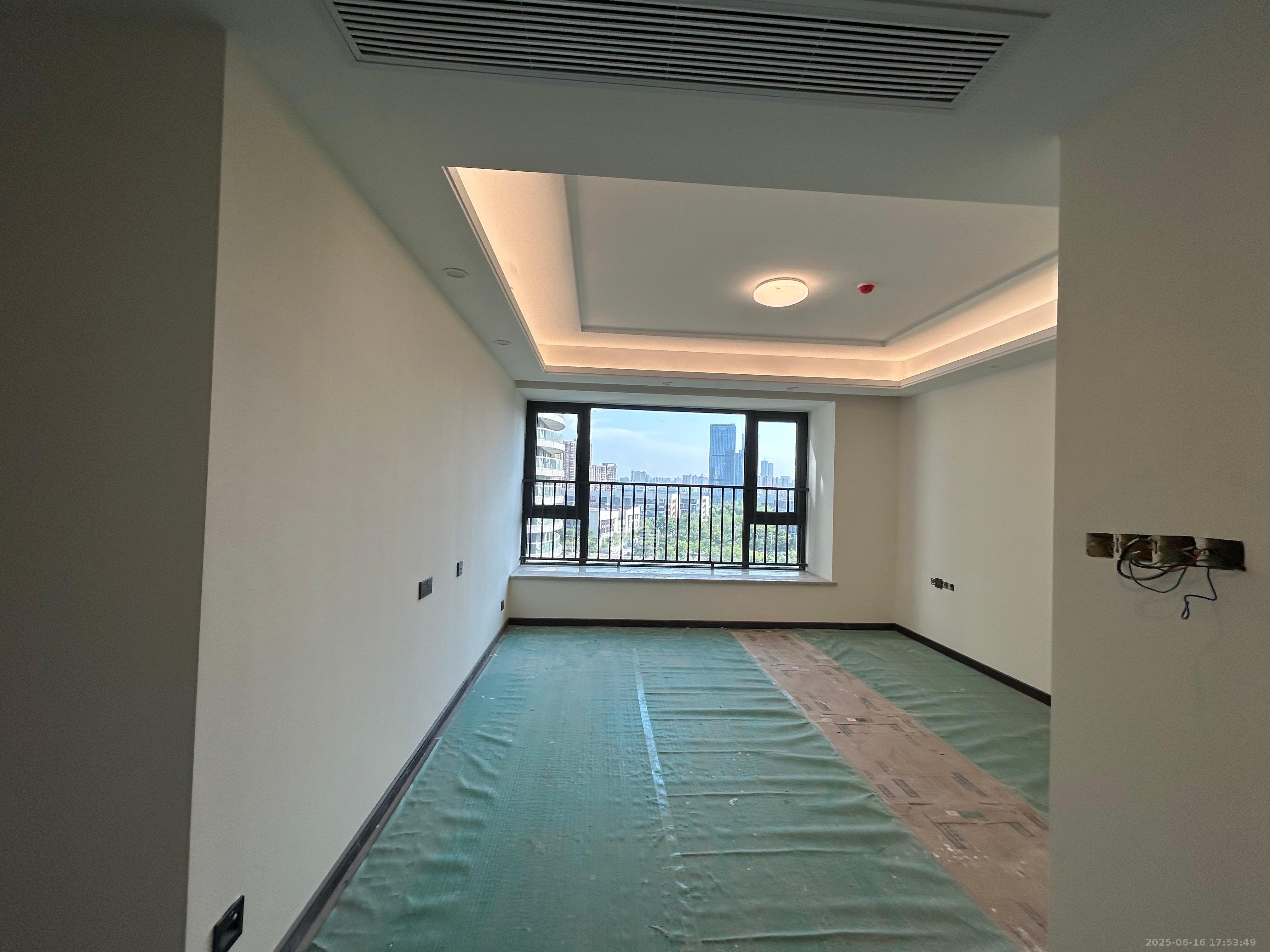 绿地V岛  5室2厅3卫    8800.0元/月 绿地V岛  5室2厅3卫    8800.0元/月室内图