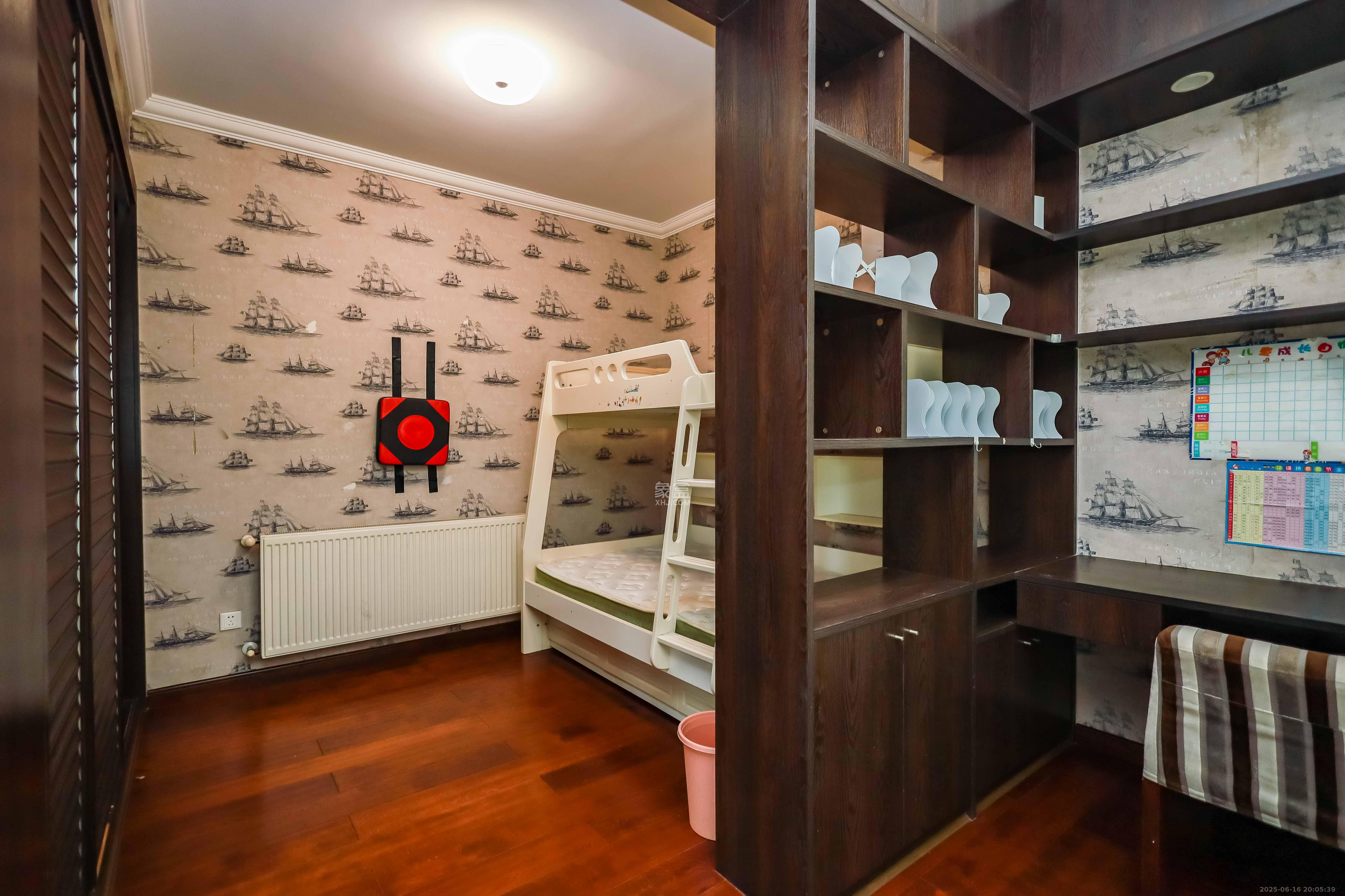 金科东方大院三四期 4室2厅2卫 138.0万 金科东方大院三四期 4室2厅2卫 138.0万卧室