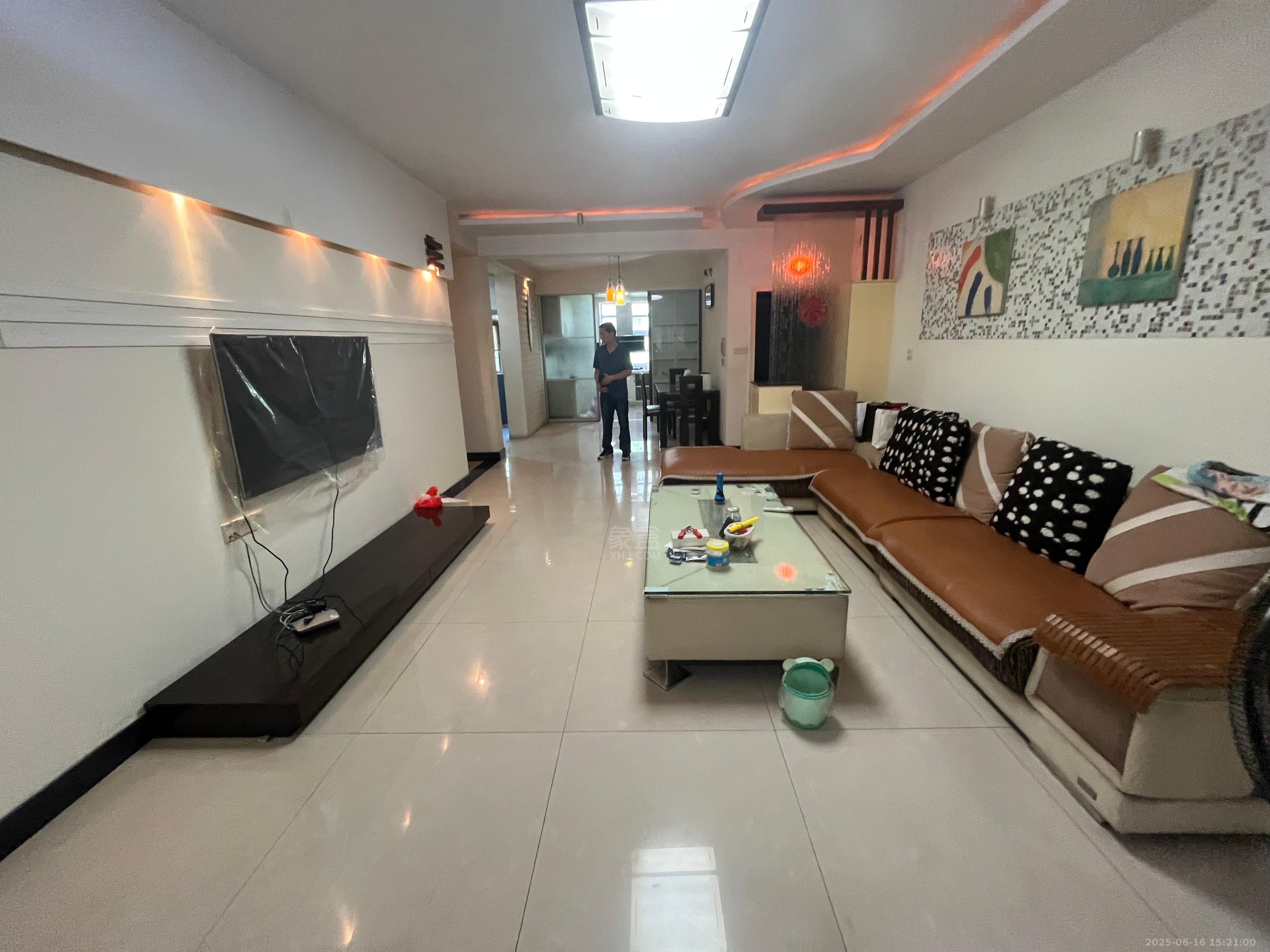 钻石家园 4室2厅2卫 1200.0元/月 钻石家园 4室2厅2卫 1200.0元/月室内图