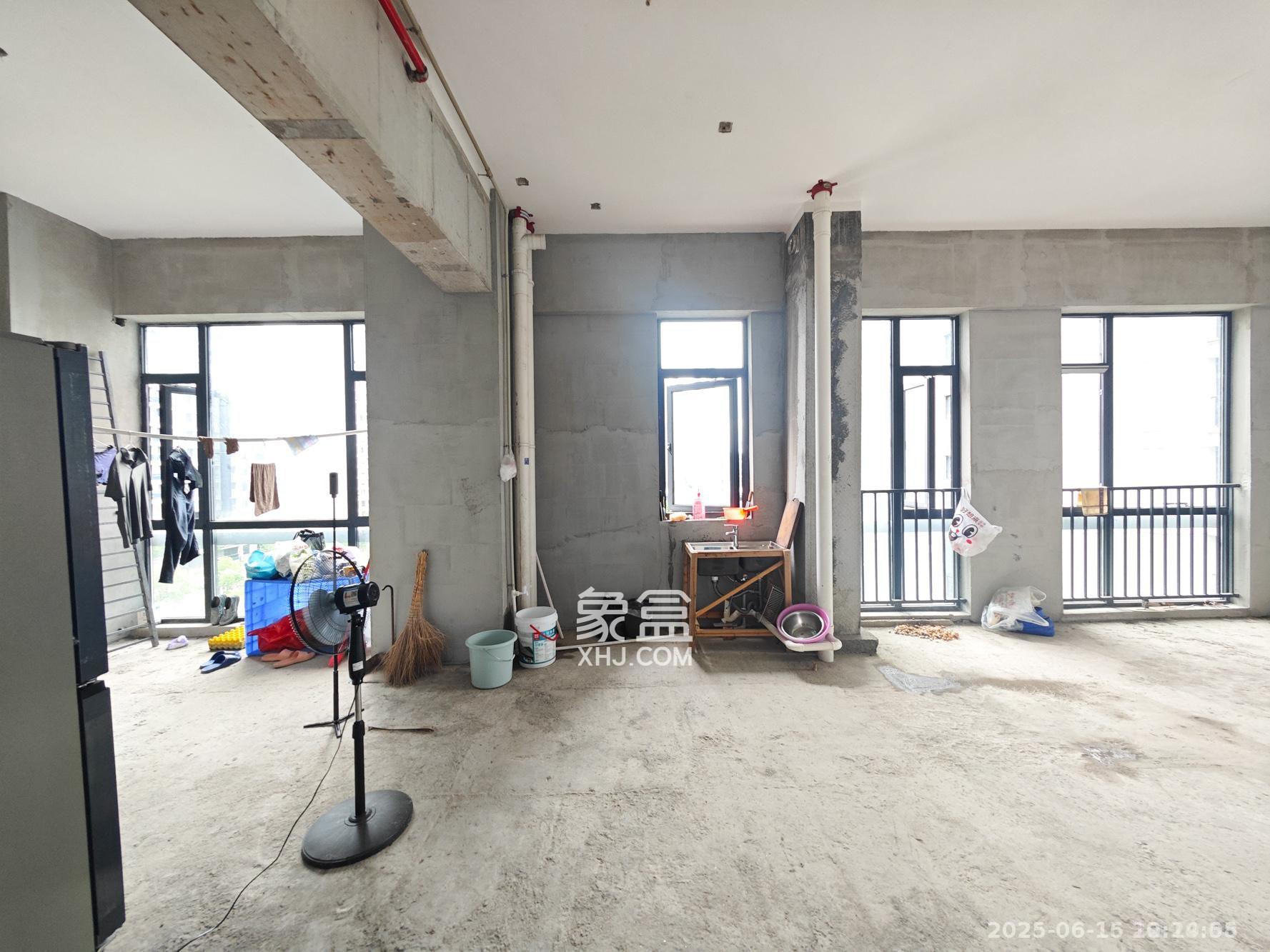 融创会展上东区  2室1厅1卫    1000.0元/月 融创会展上东区  2室1厅1卫    1000.0元/月