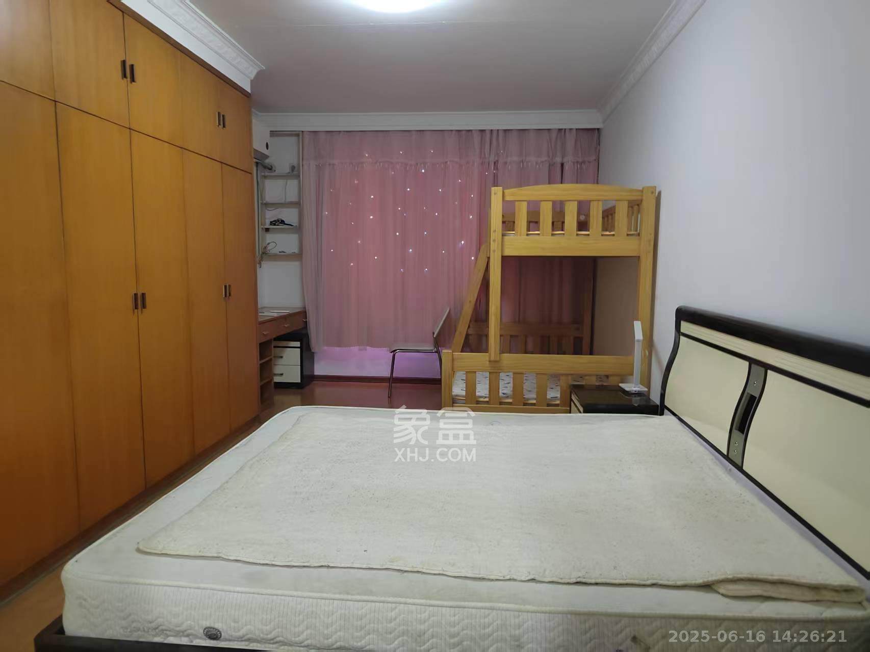 公交金盆小区  3室2厅2卫    2000.0元/月室内图