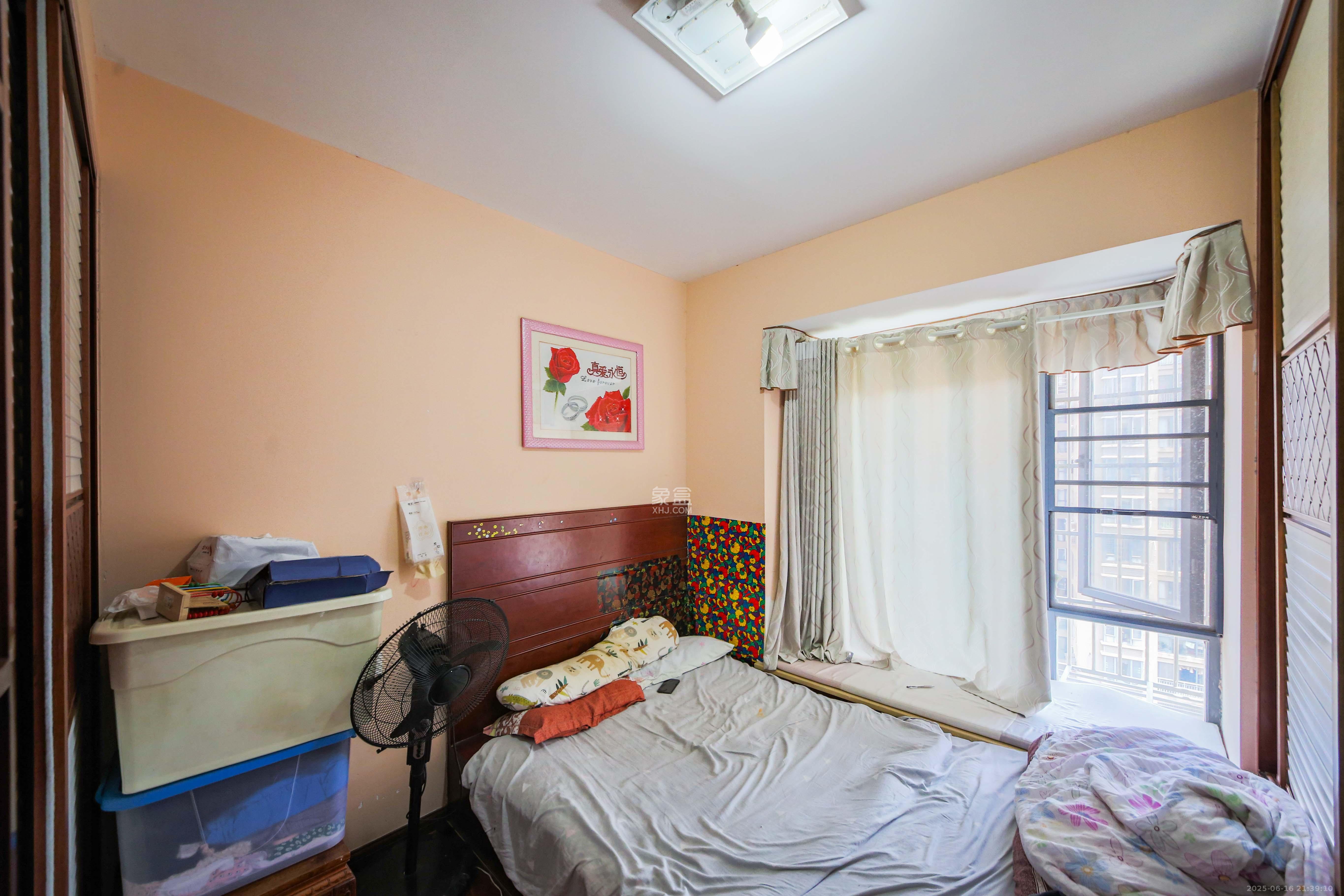 鑫远御文台一期  4室2厅2卫    115.0万 鑫远御文台一期  4室2厅2卫    115.0万卧室