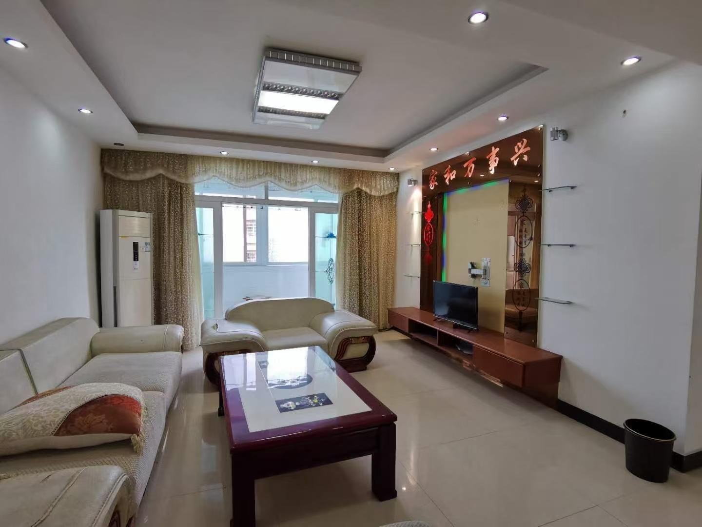 万城国际  3室2厅2卫    1580.0元/月 万城国际  3室2厅2卫    1580.0元/月室内图