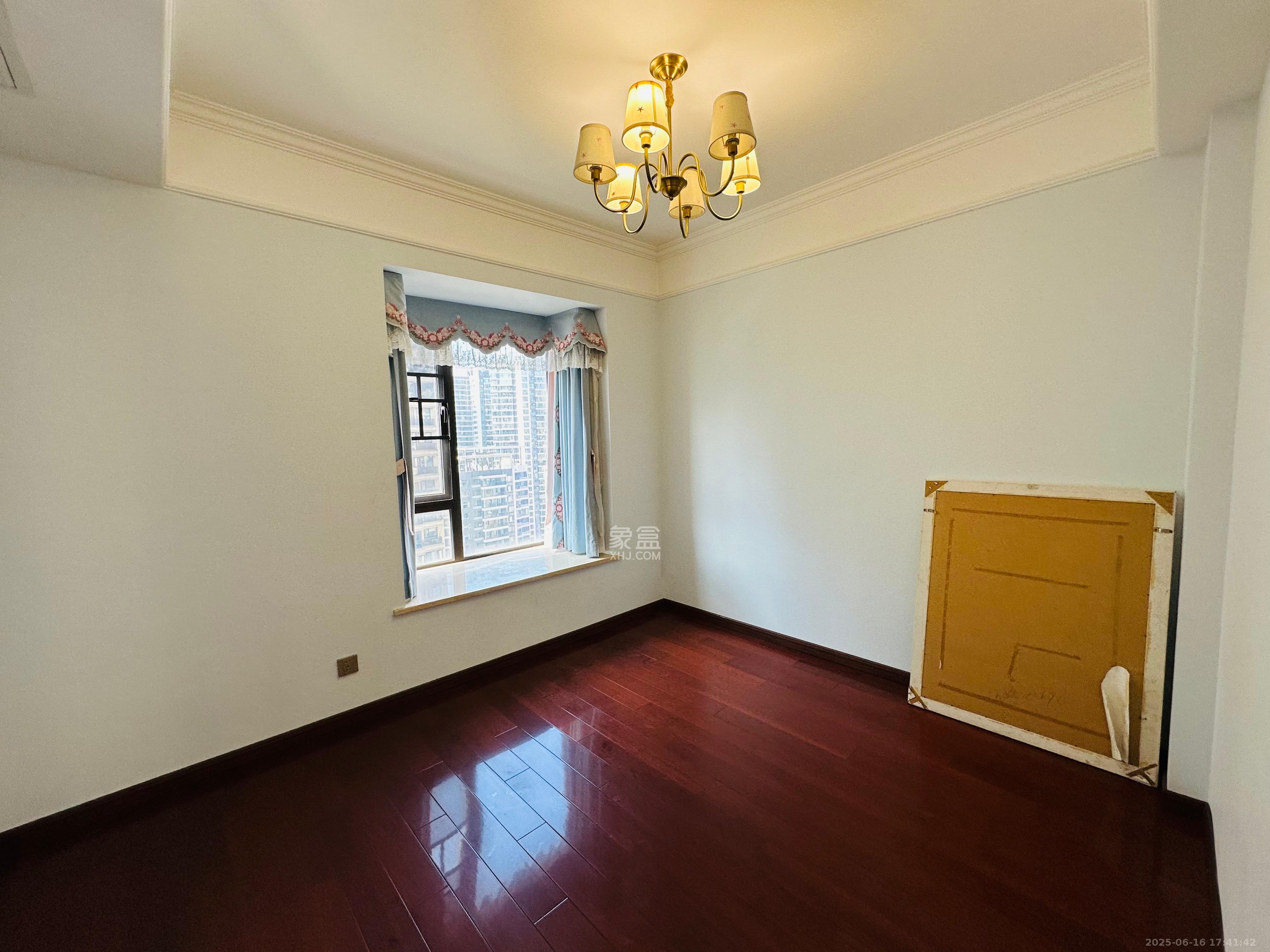 保利西海岸B区  5室2厅2卫    4500.0元/月 保利西海岸B区  5室2厅2卫    4500.0元/月室内图