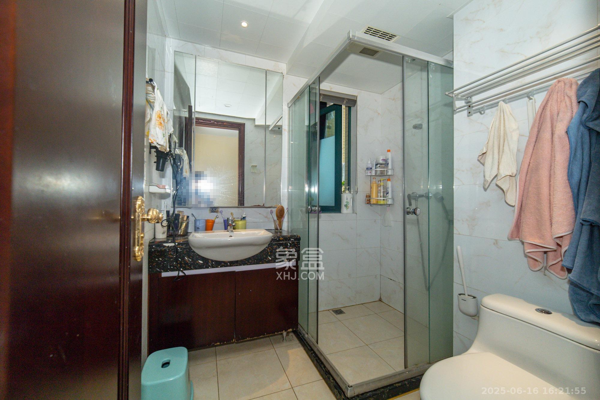 恒大翡翠华庭 3室2厅1卫 85.0万 恒大翡翠华庭 3室2厅1卫 85.0万卫生间