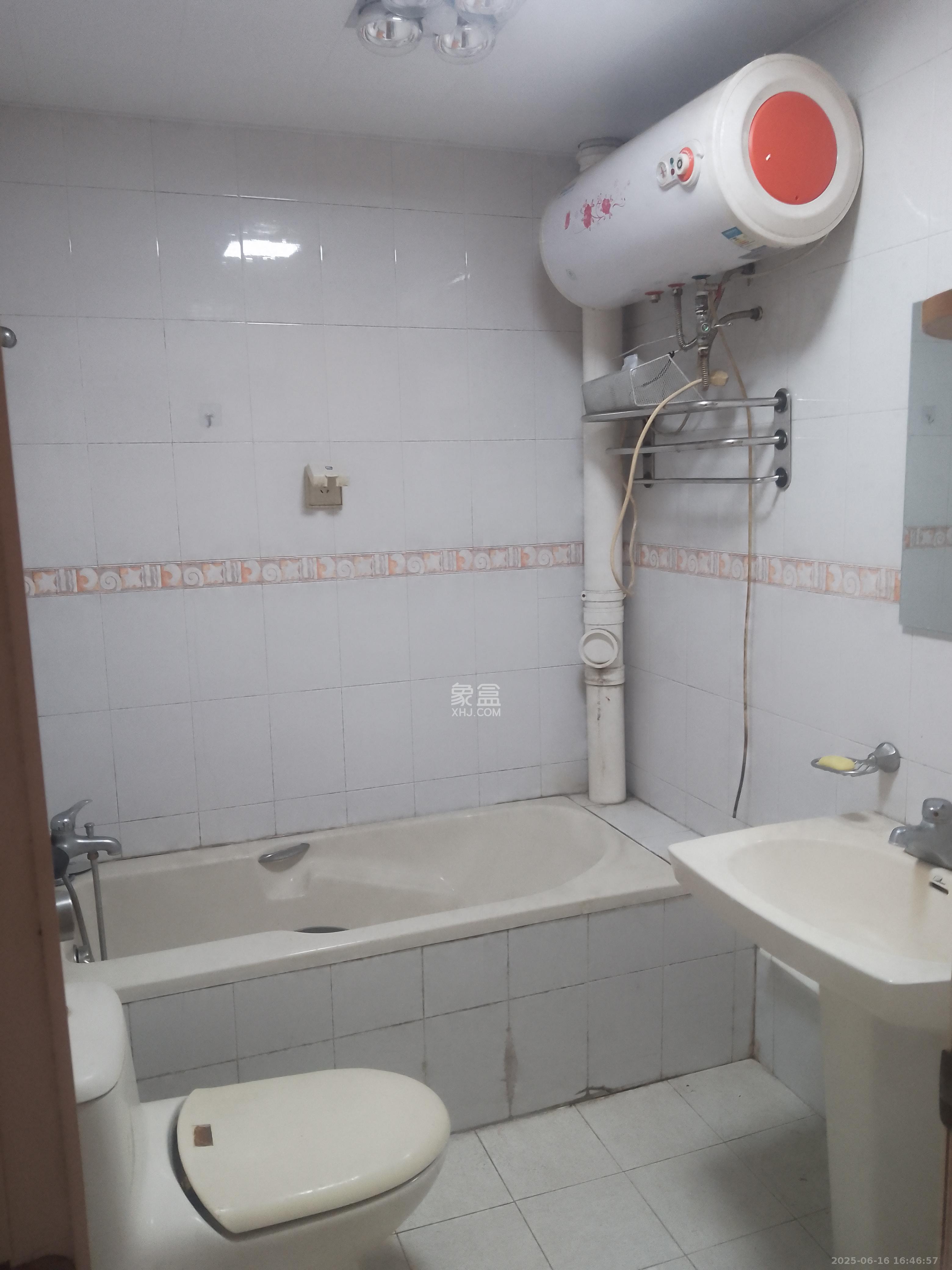 南建公寓  1室2厅2卫   2500.00元/月室内图