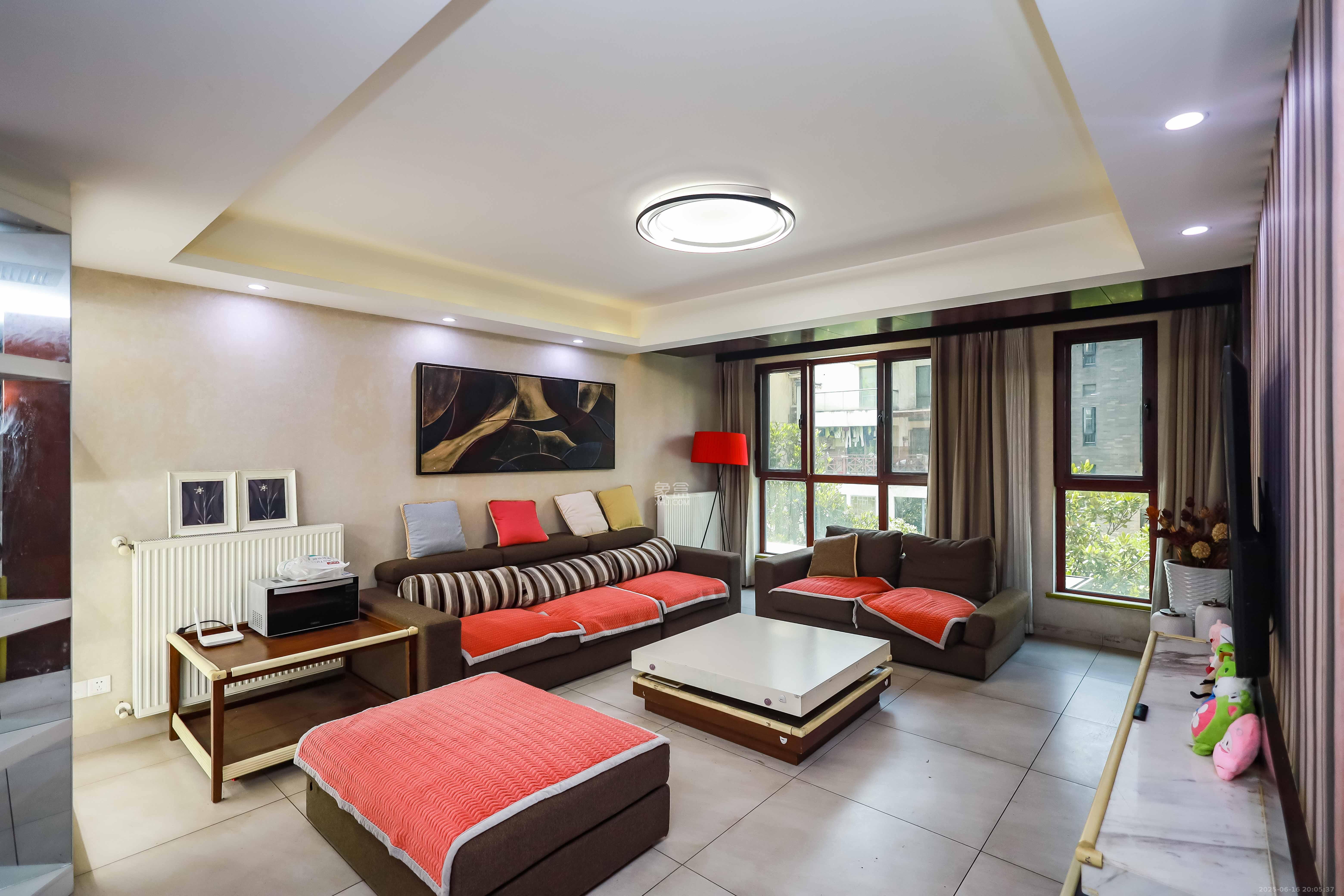 金科东方大院三四期 4室2厅2卫 138.0万 金科东方大院三四期 4室2厅2卫 138.0万客厅