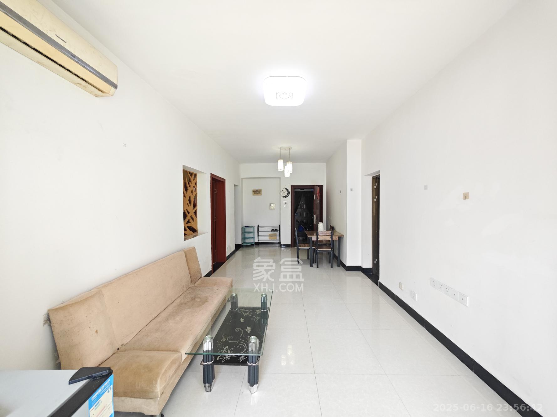 世纪桃花苑  2室2厅2卫    48.0万 世纪桃花苑  2室2厅2卫    48.0万客厅