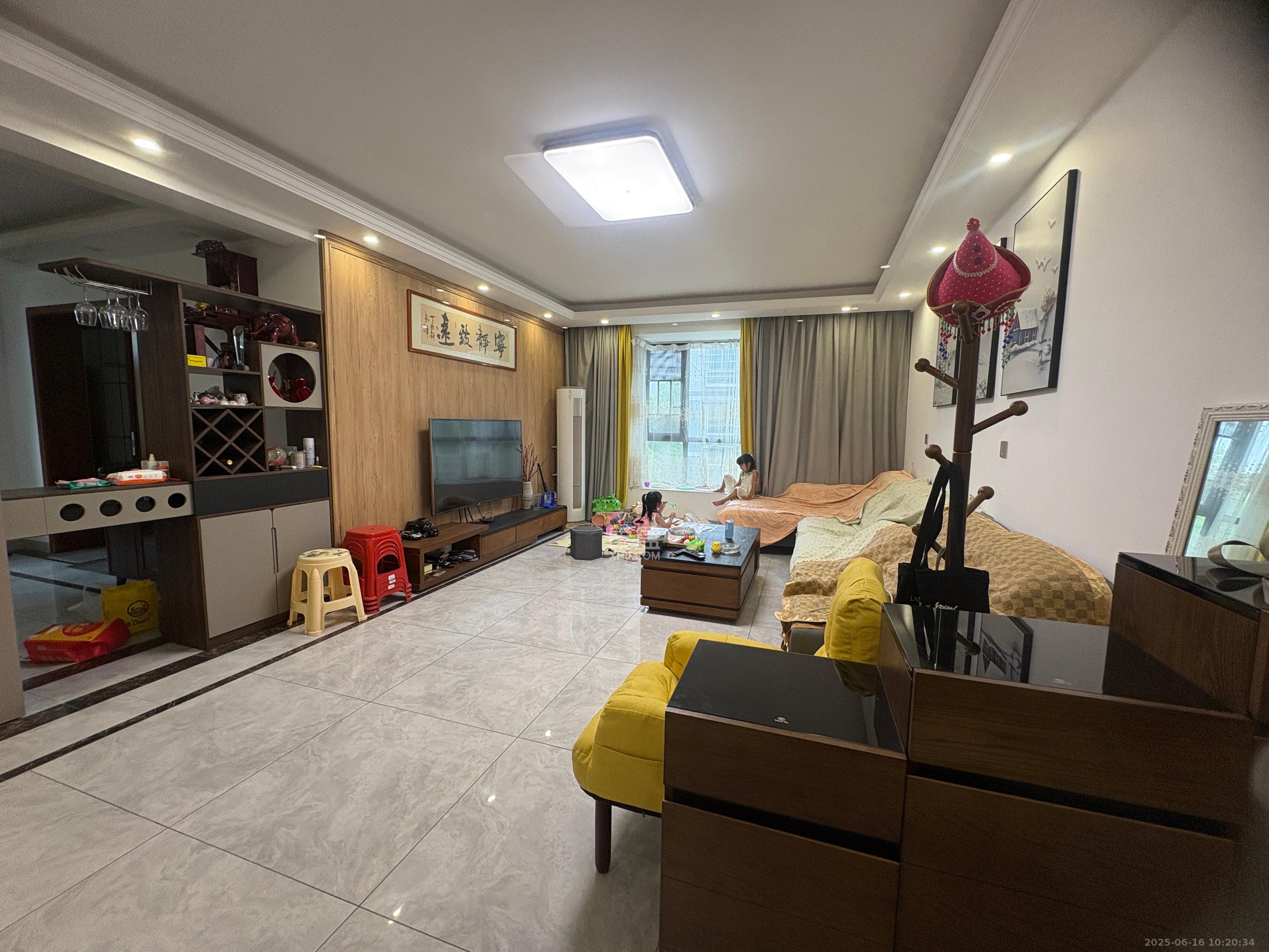 龙福小区  2室2厅2卫   1700.00元/月