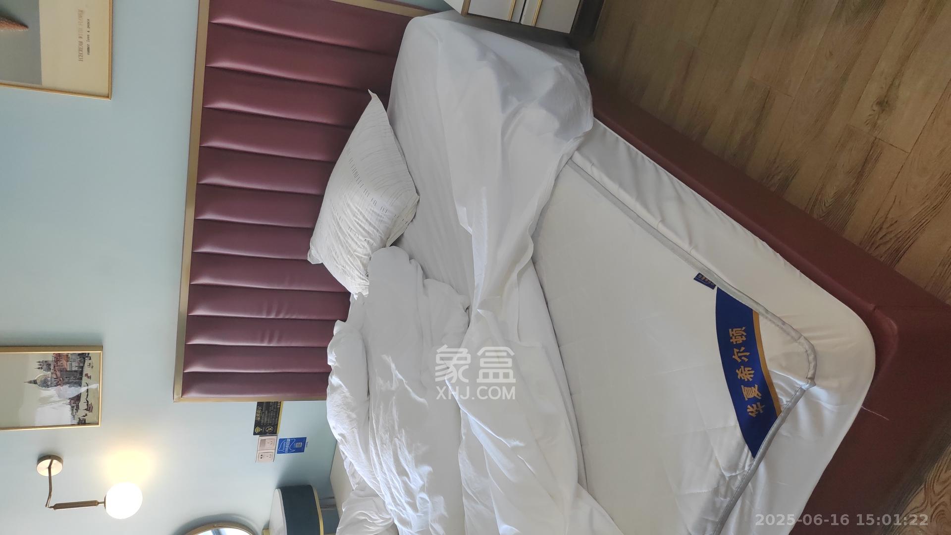 中交广场公寓  1室1厅1卫   2000.00元/月室内图