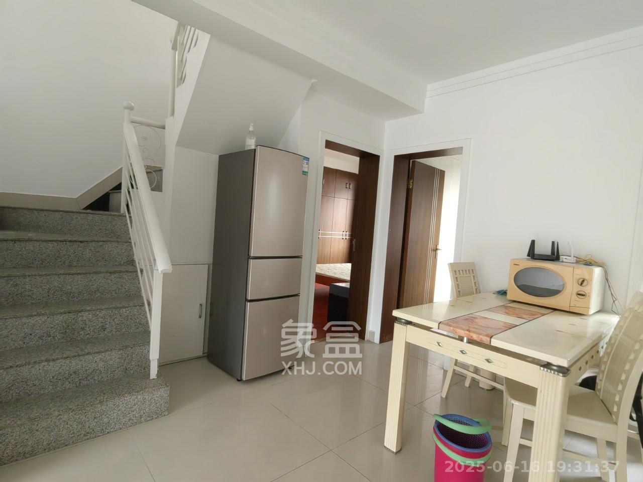 东方新城  5室2厅2卫    1000.0元/月室内图