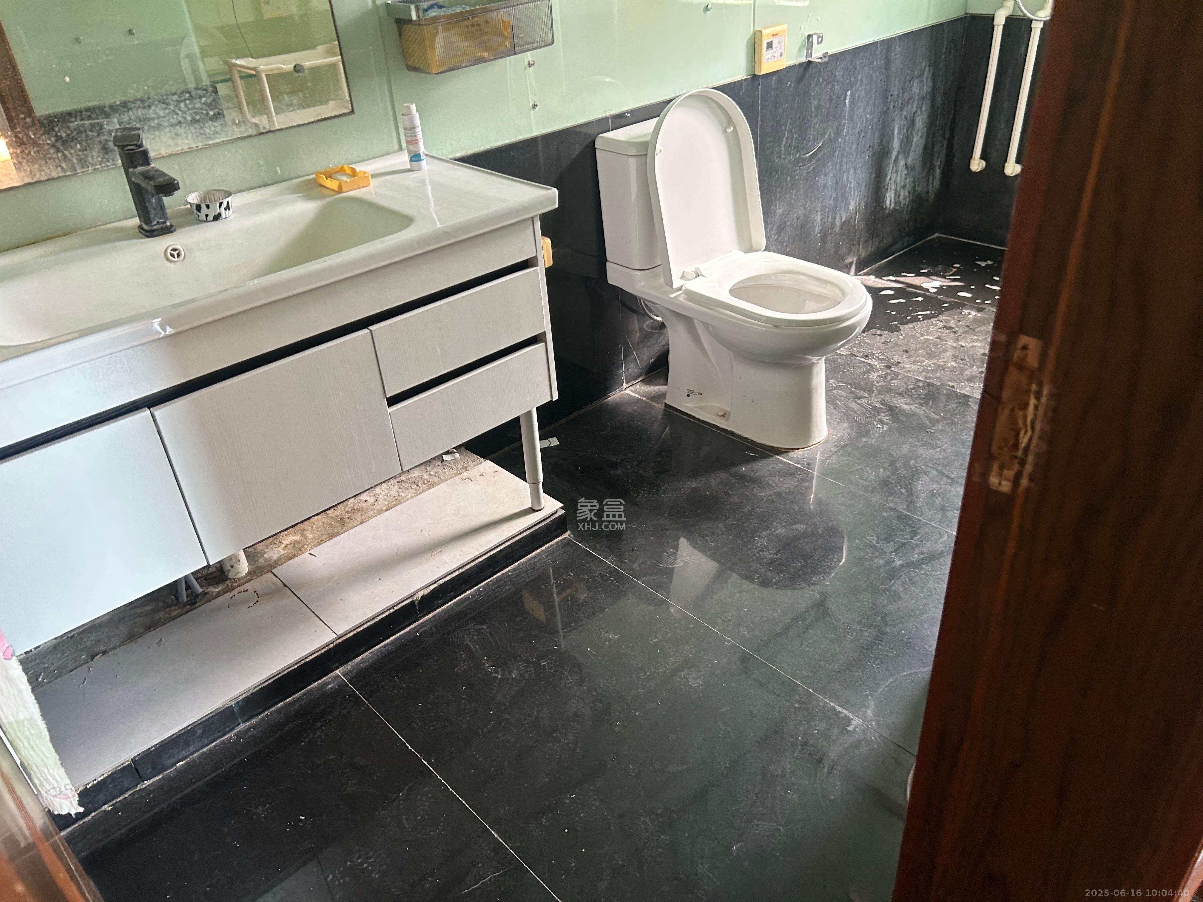 王府花园 4室2厅2卫 3600.0元/月 王府花园 4室2厅2卫 3600.0元/月室内图