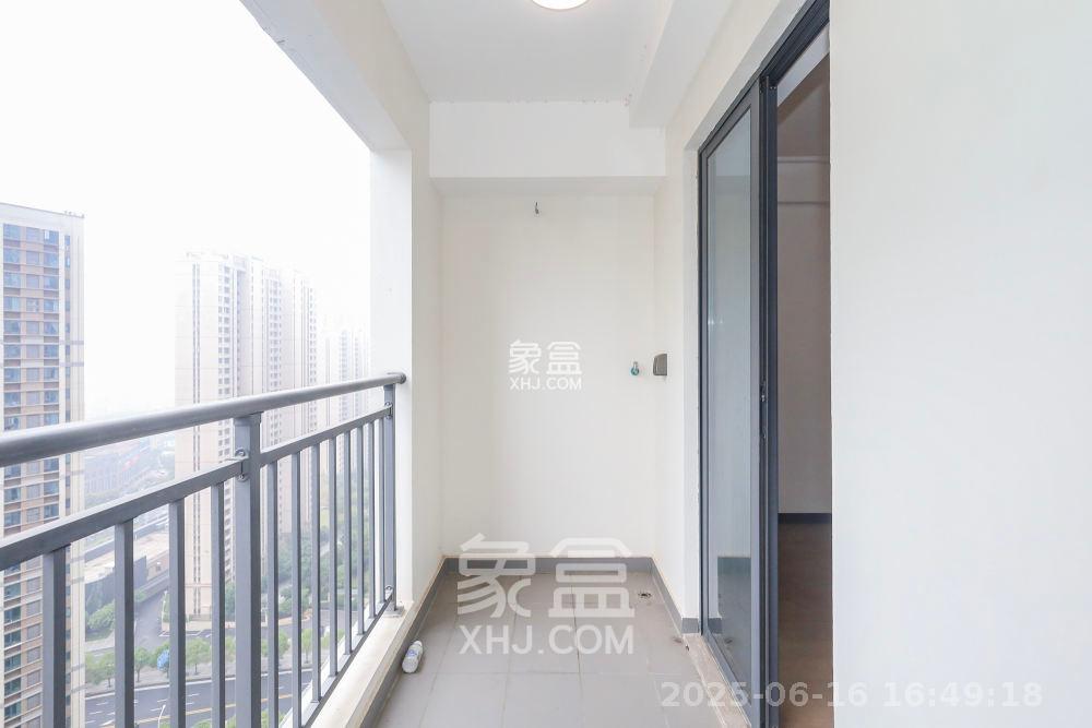 卓越中寰  4室2厅1卫   4000.00元/月室内图