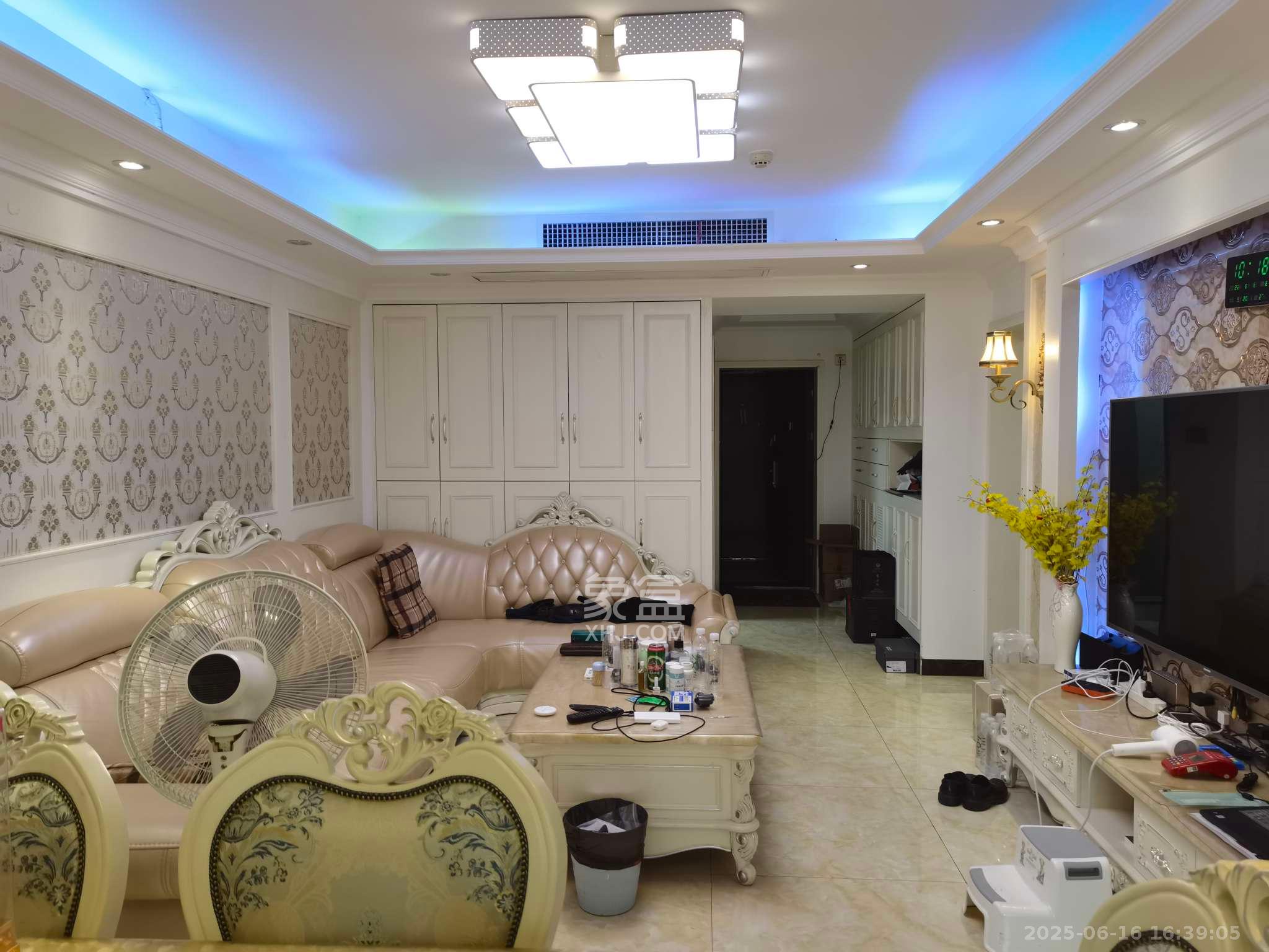 大财门公寓 3室2厅2卫 3600.0元/月 大财门公寓 3室2厅2卫 3600.0元/月室内图