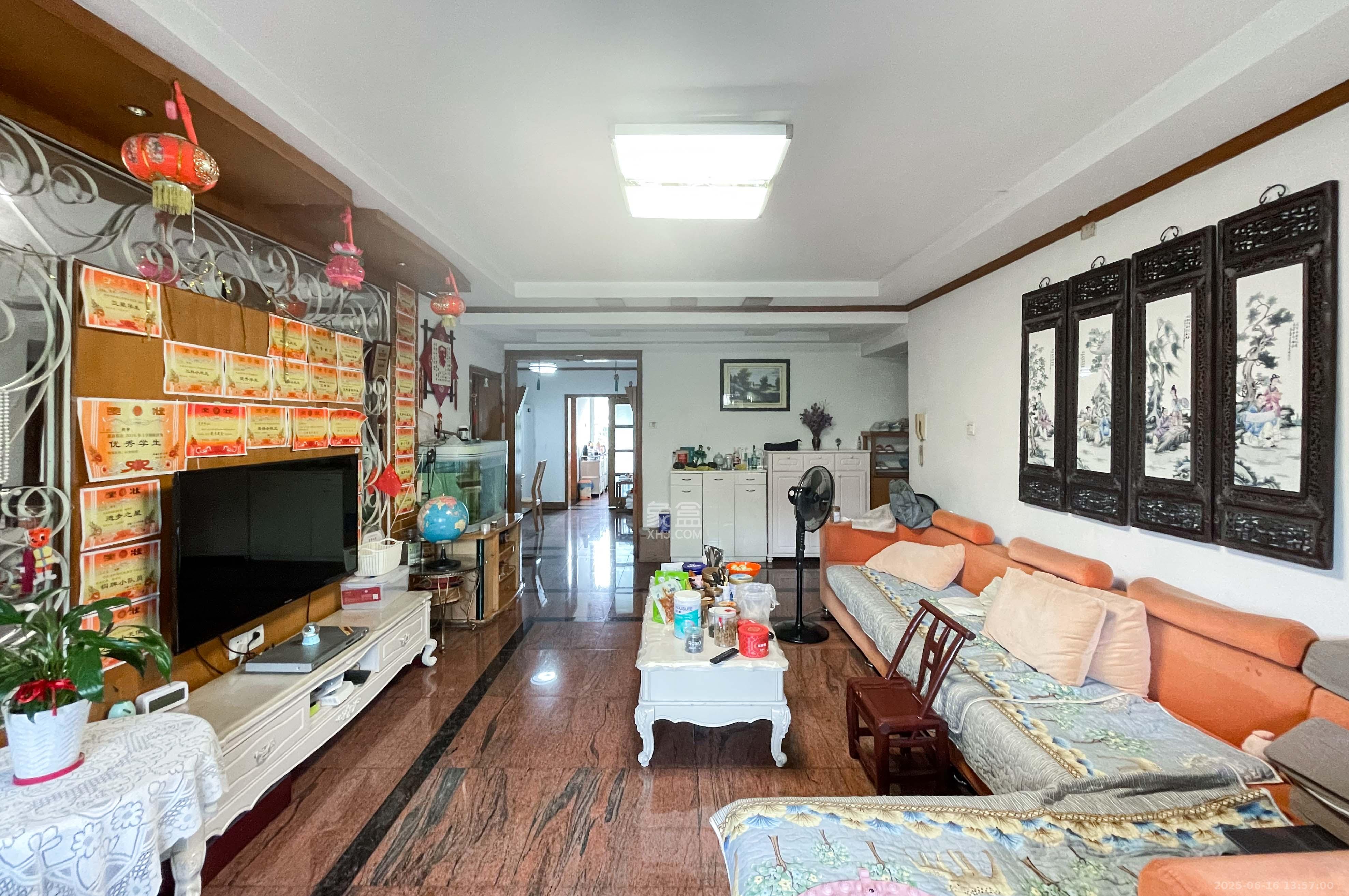 安塑宿舍 4室2厅2卫 86.0万 安塑宿舍 4室2厅2卫 86.0万客厅