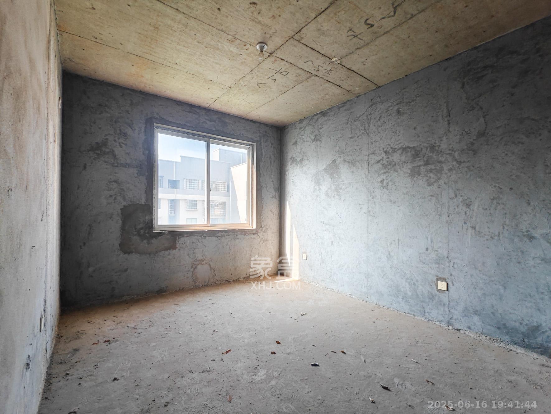 华银天际 4室2厅2卫 88.0万 华银天际 4室2厅2卫 88.0万卧室