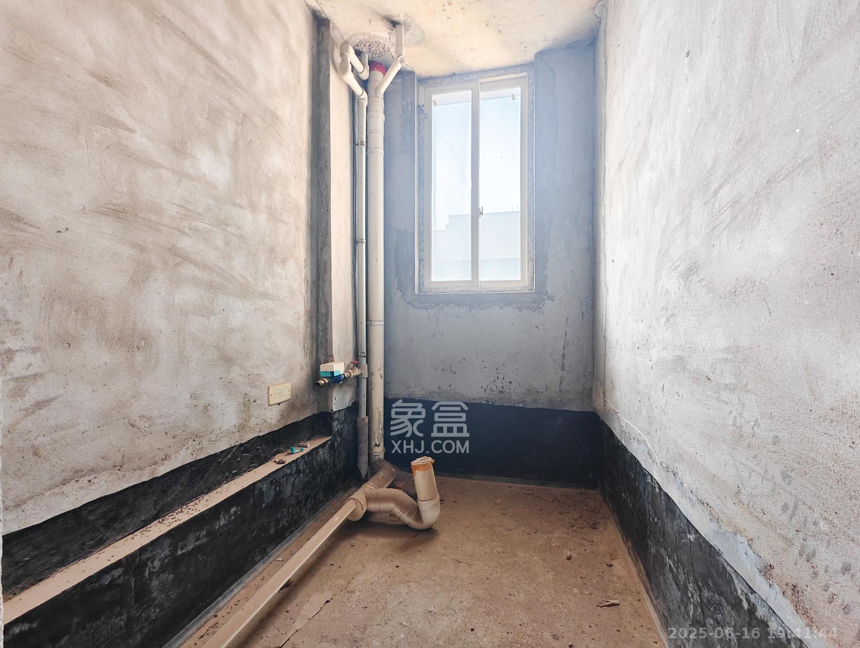 华银天际 4室2厅2卫 88.0万 华银天际 4室2厅2卫 88.0万卫生间