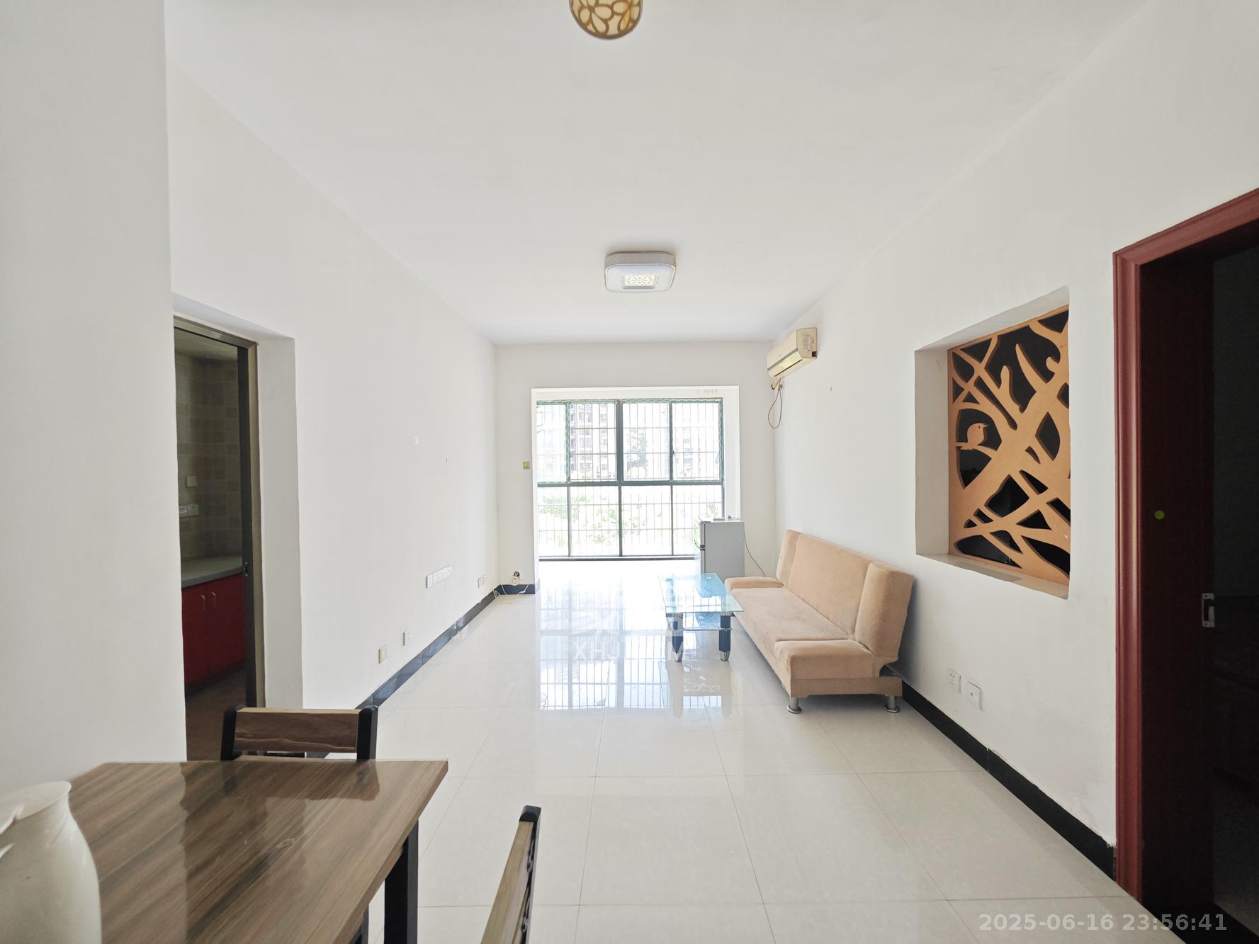 世纪桃花苑  2室2厅2卫    48.0万 世纪桃花苑  2室2厅2卫    48.0万客厅