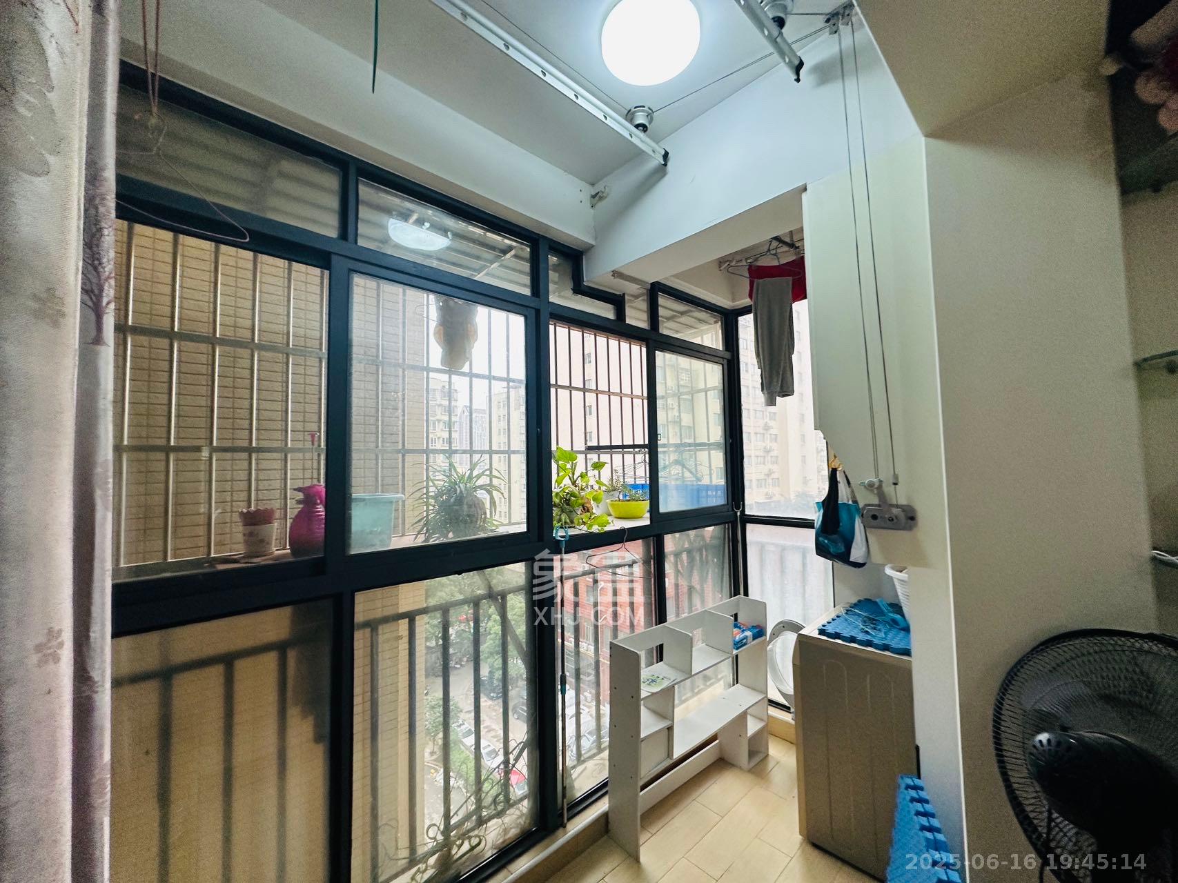 泊爱蓝湾  3室2厅1卫   2700.00元/月室内图
