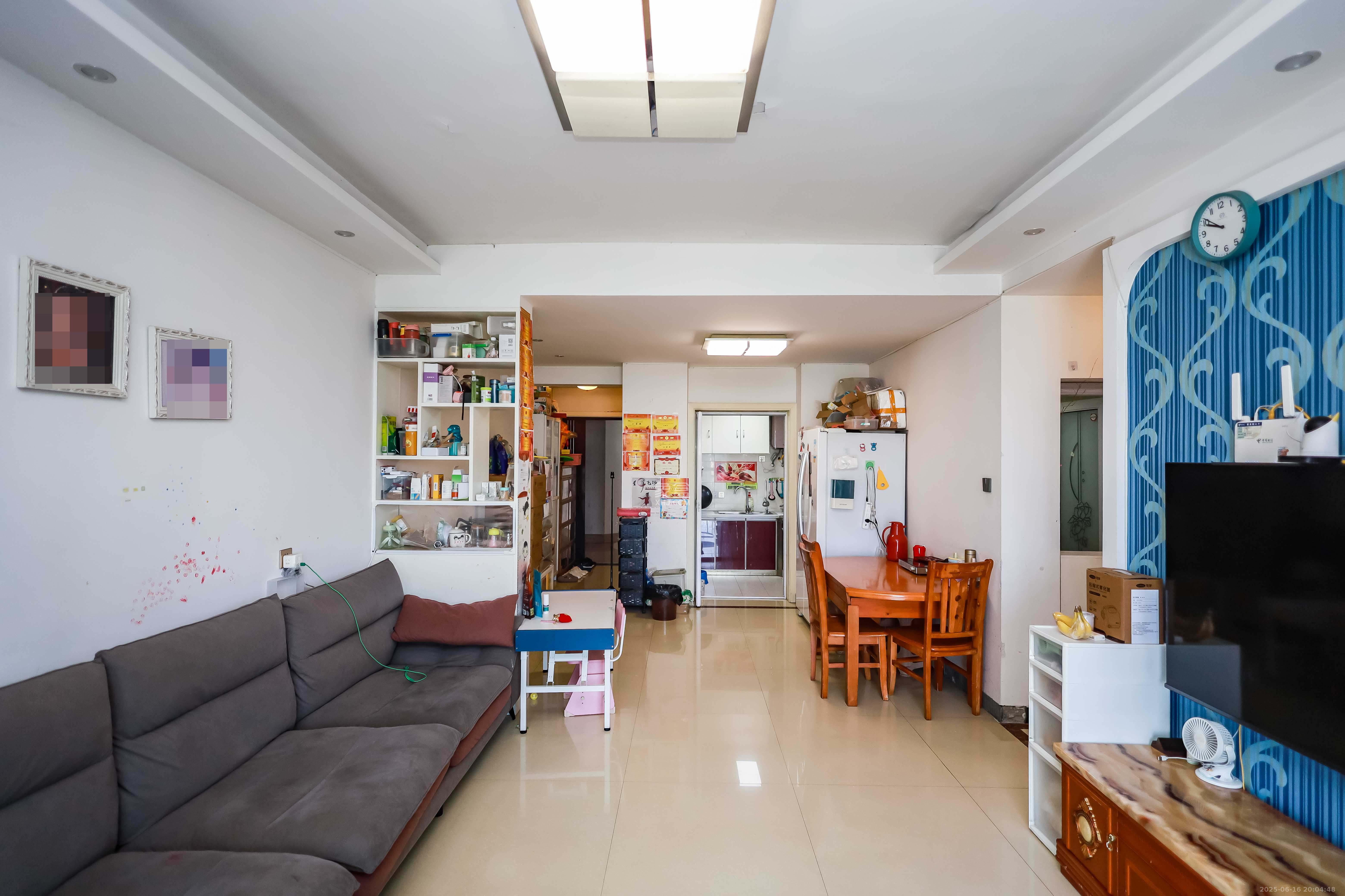 莱茵城 3室2厅1卫 72.0万 莱茵城 3室2厅1卫 72.0万客厅