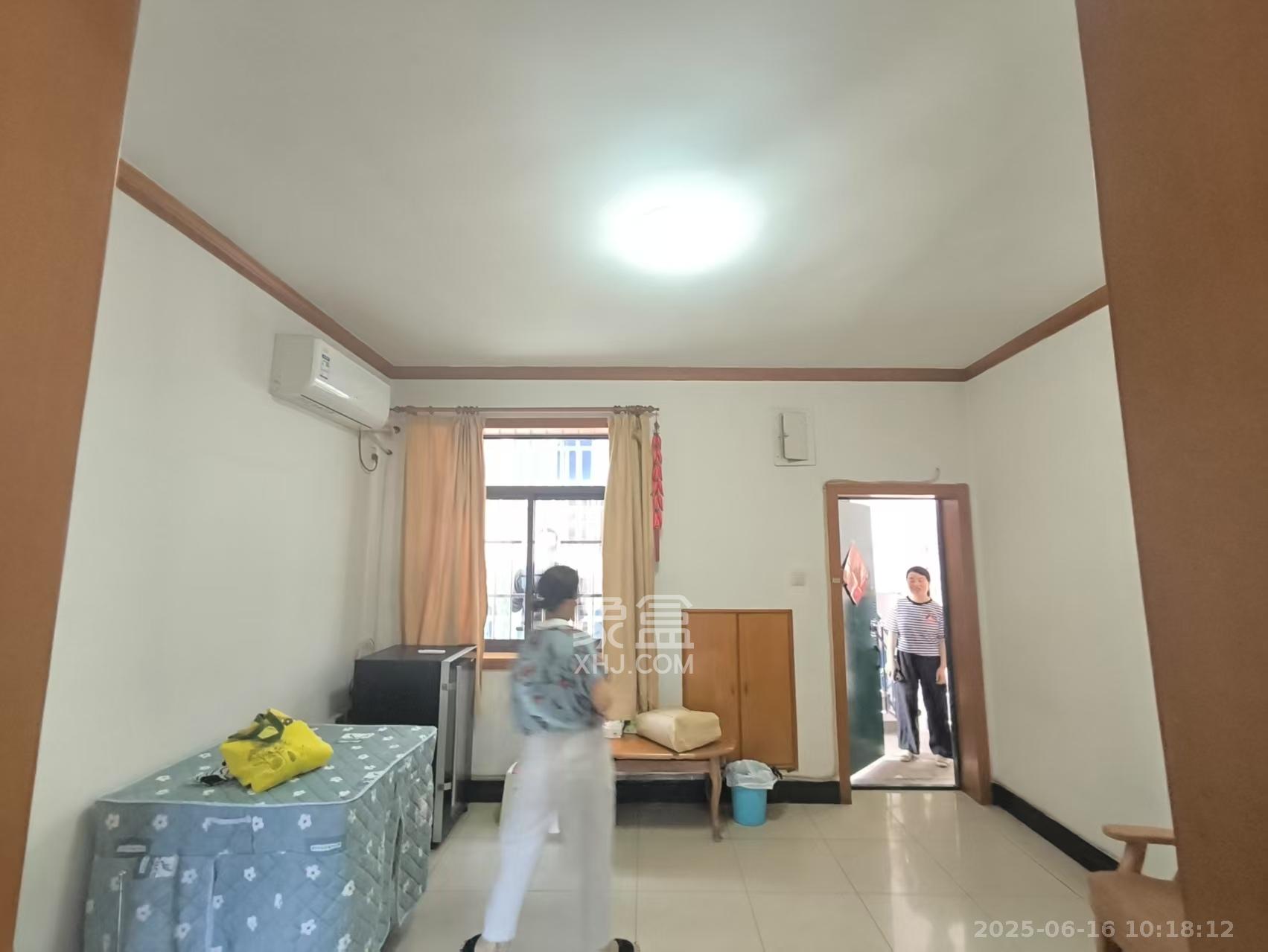 展览馆科协宿舍  2室1厅1卫    2400.0元/月
